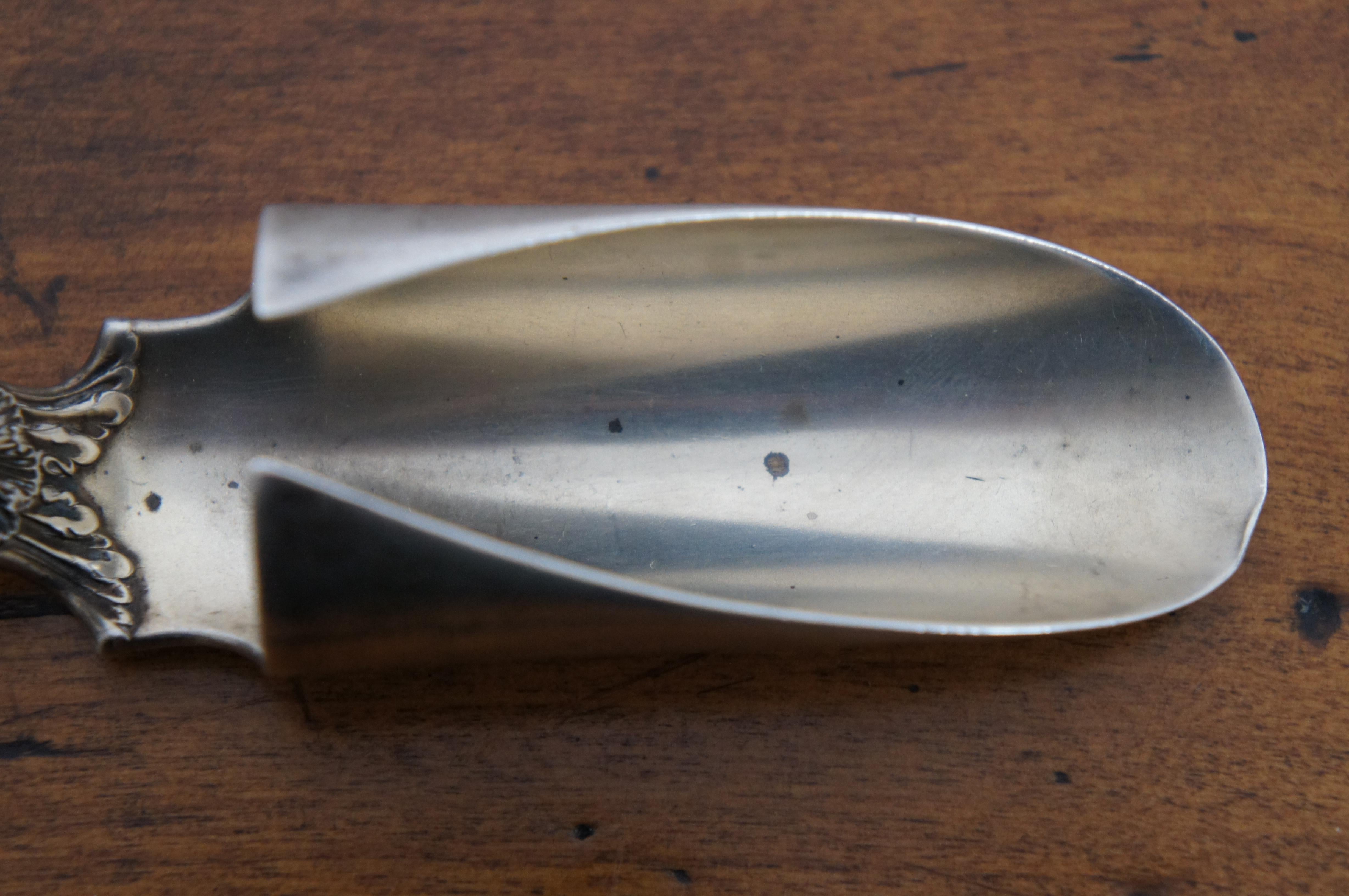 Cuillère à fromage festonnée King Edward Whiting en argent sterling avec monogramme en vente 6