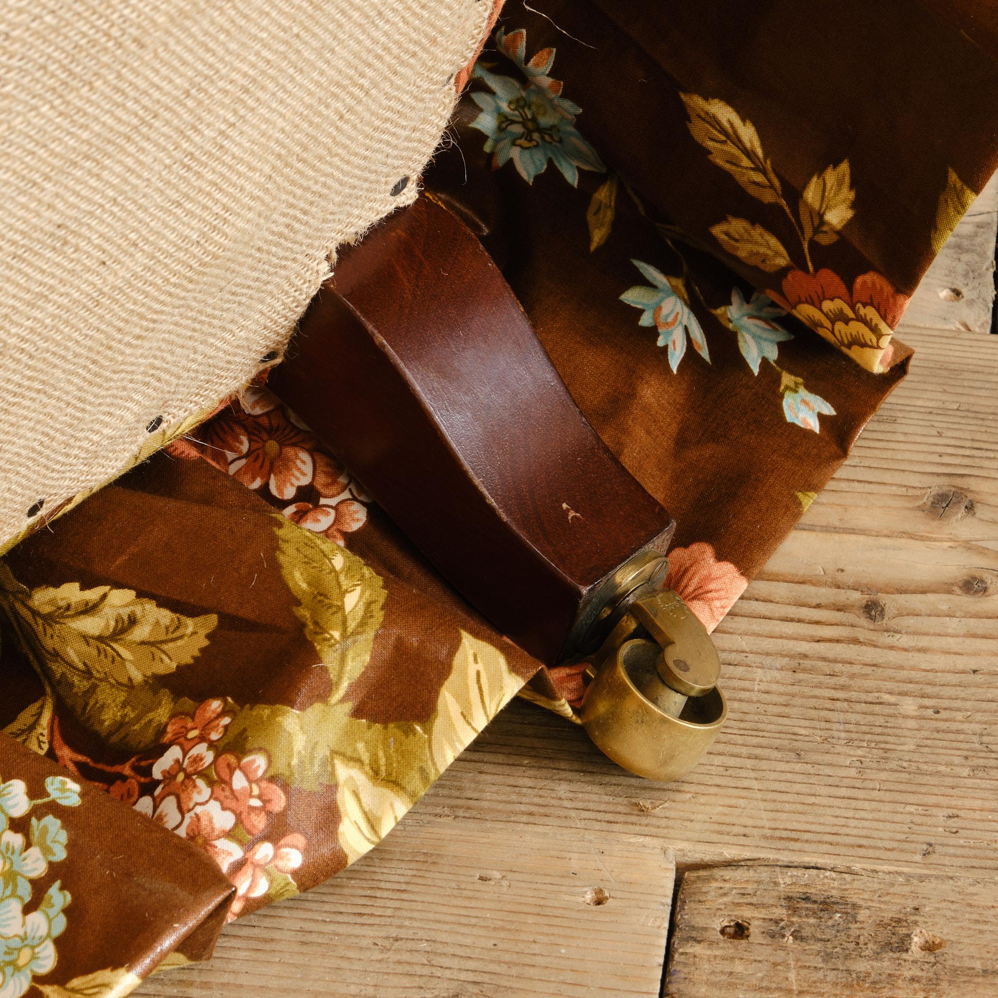 Antica poltrona Whytock & Reid in chintz floreale Sanderson d'epoca in vendita 7