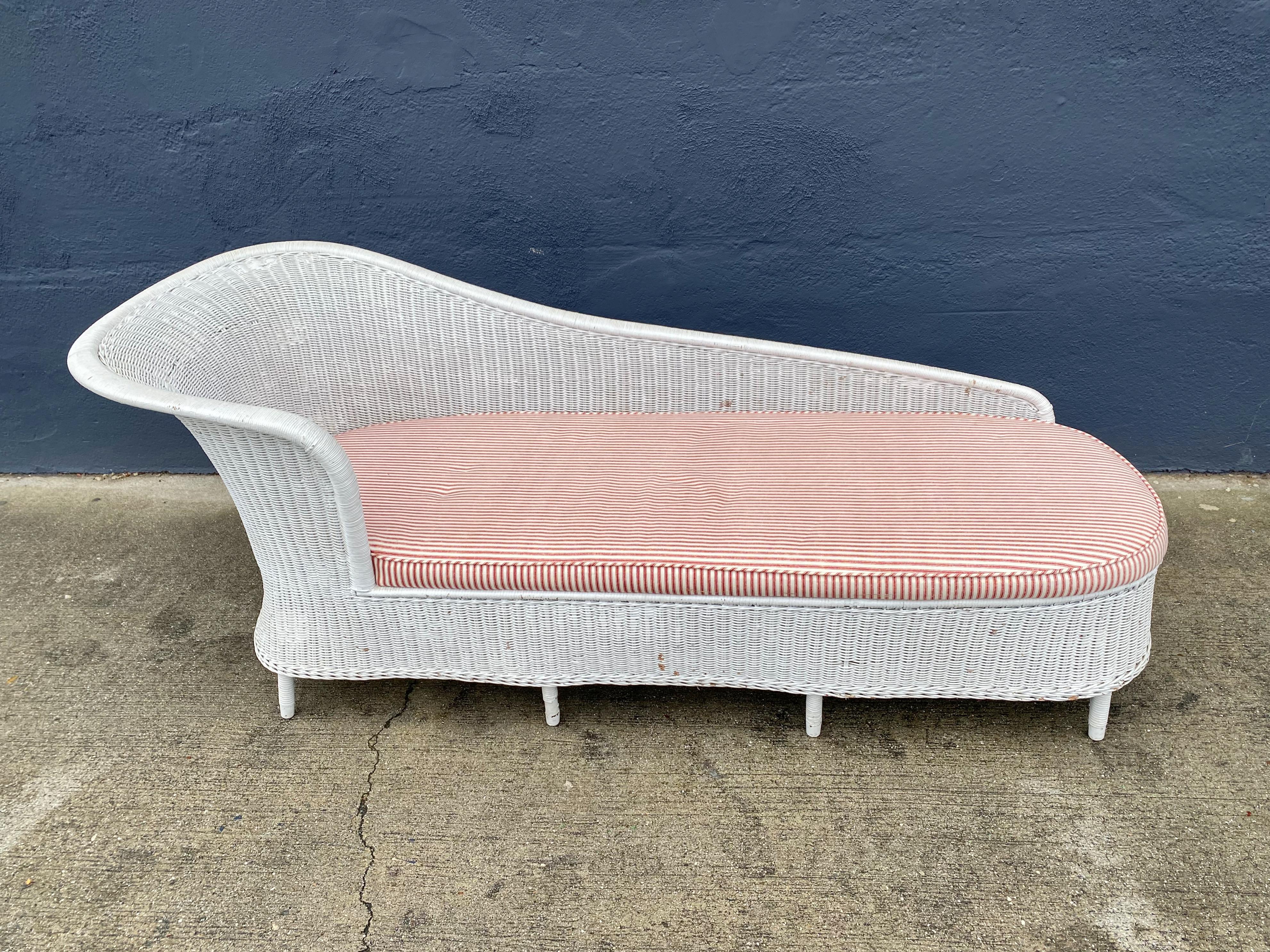 wicker fainting couch
