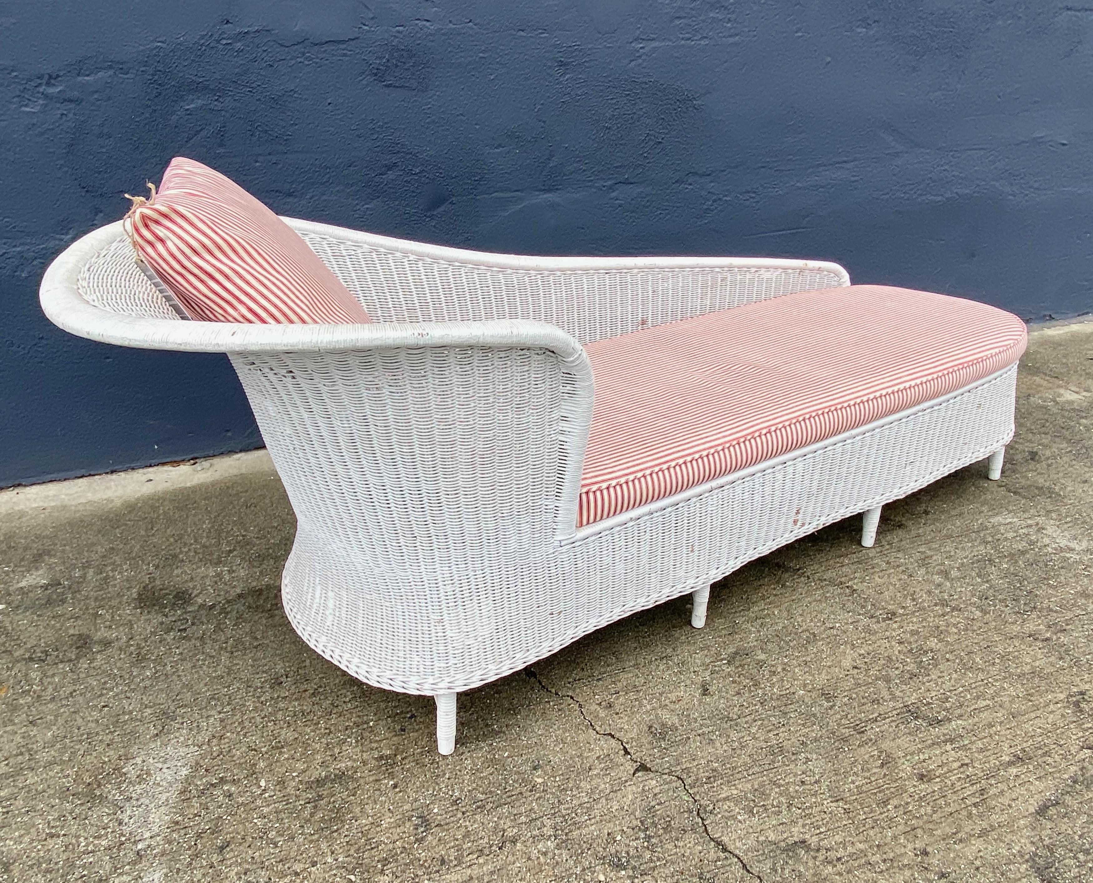American Antique Wicker Chaise Longue or Daaybed For Sale