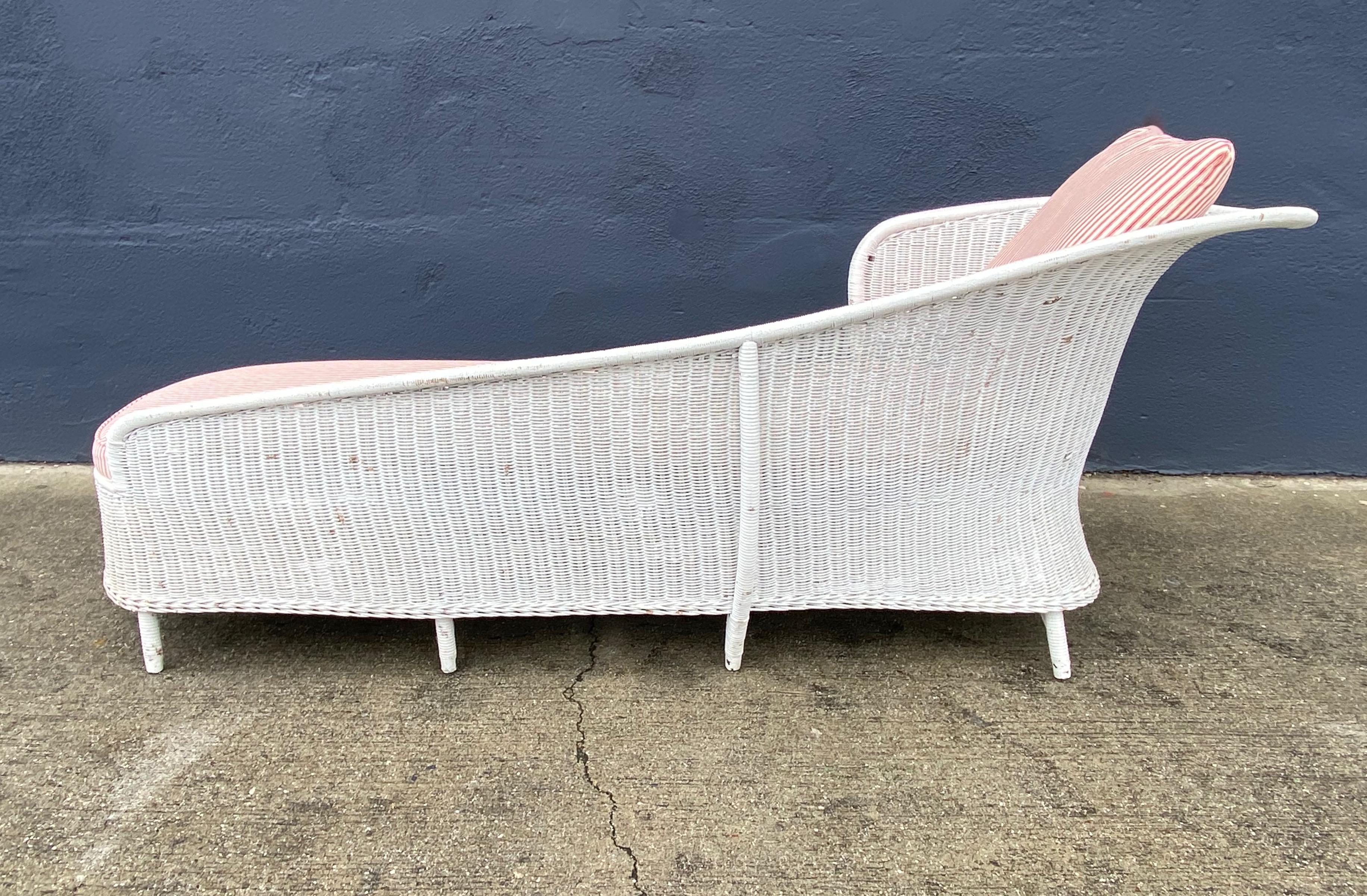 Tissu d'ameublement Chaise longue ou Daaybed en osier ancien en vente