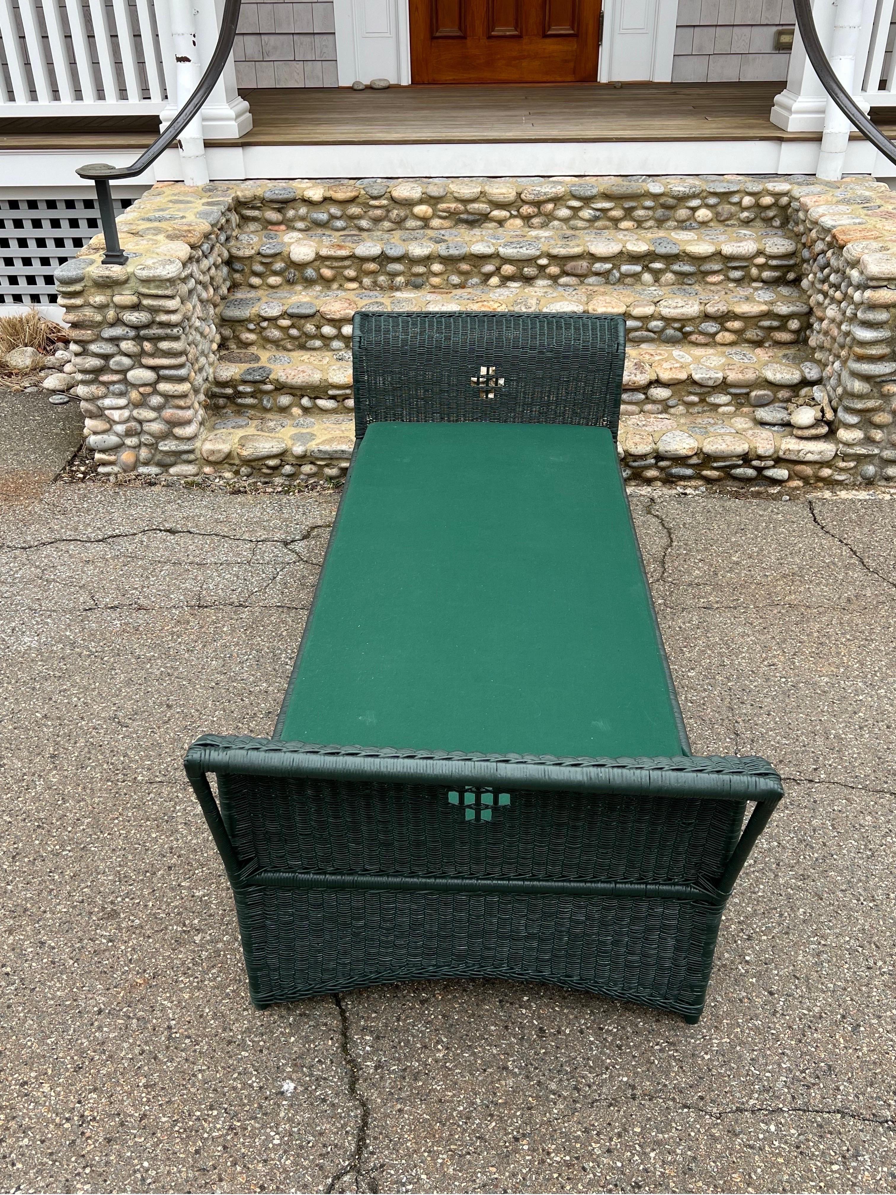 sienna oval daybed