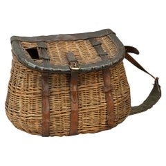 Antike Wicker Fishing Creel mit Lederbesatz