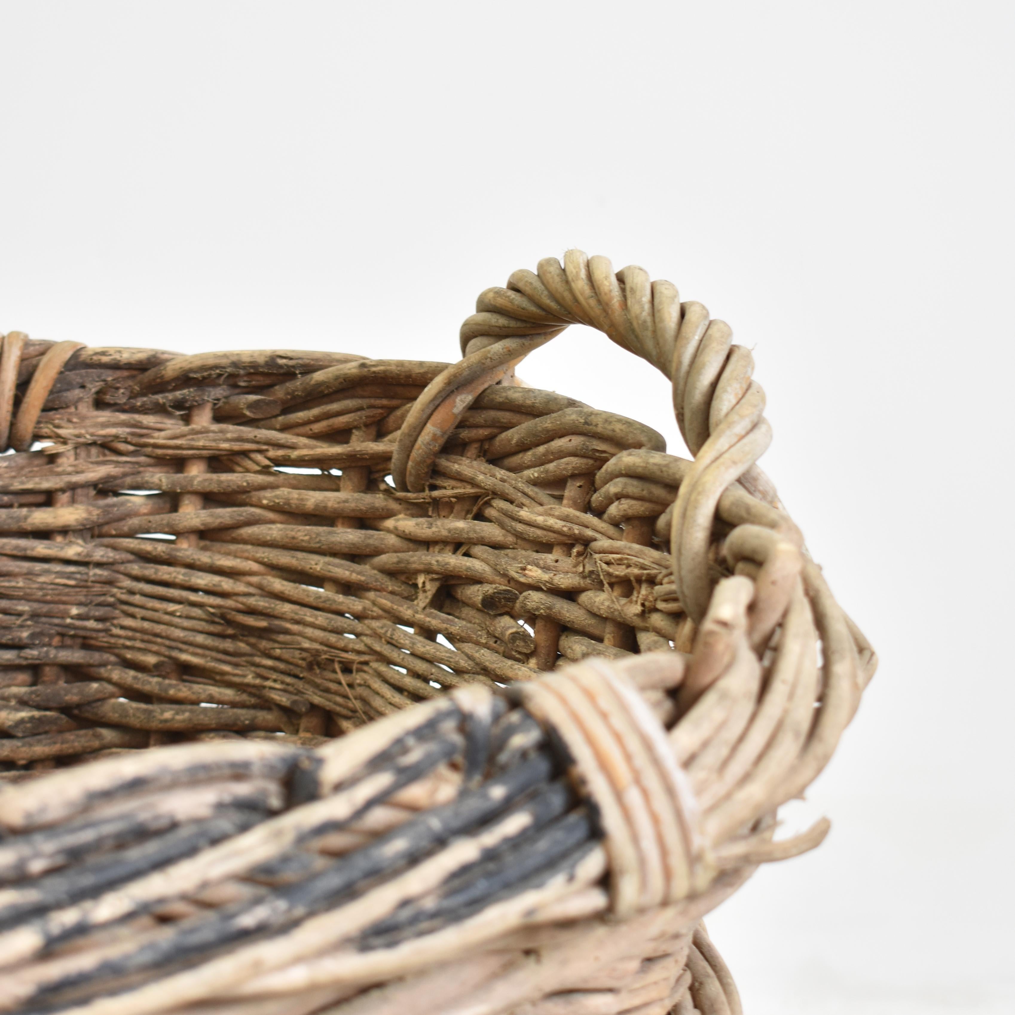 Antique Wicker French Champagne Log Basket In Good Condition In Stockbridge, GB