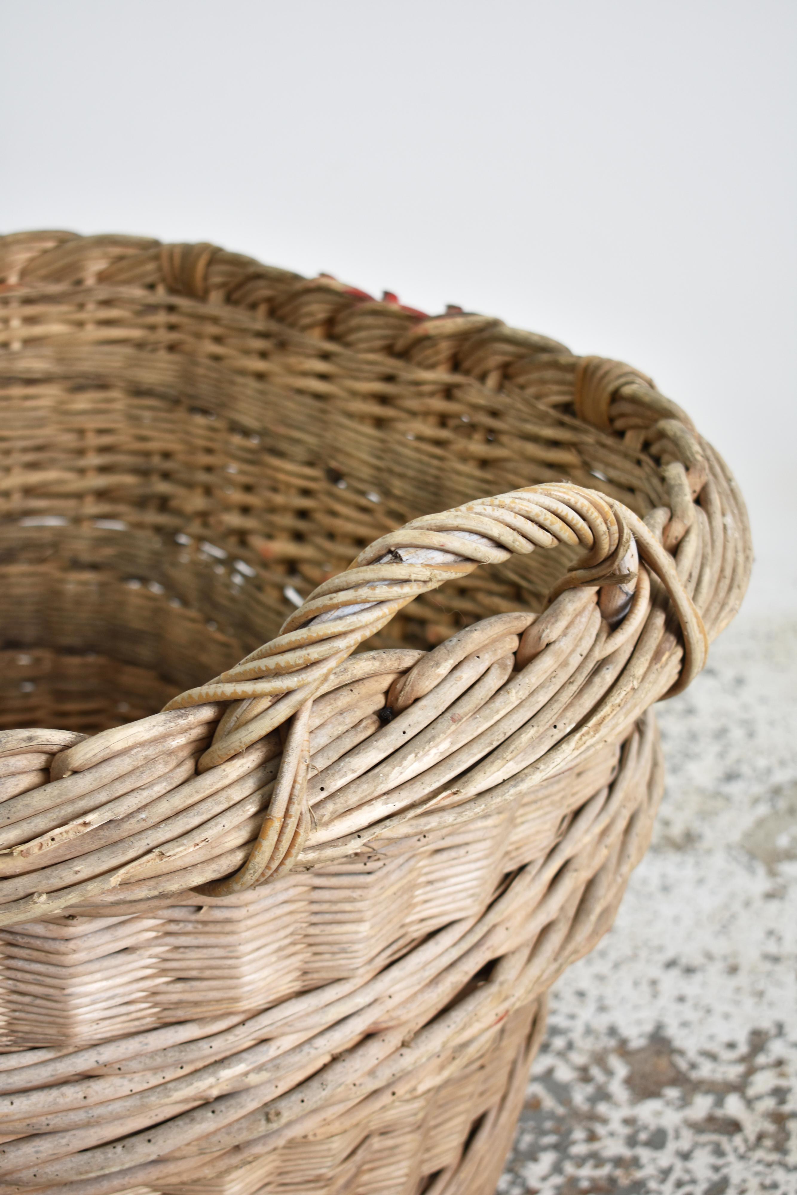 Antique Wicker French Champagne Log Basket In Good Condition In Stockbridge, GB
