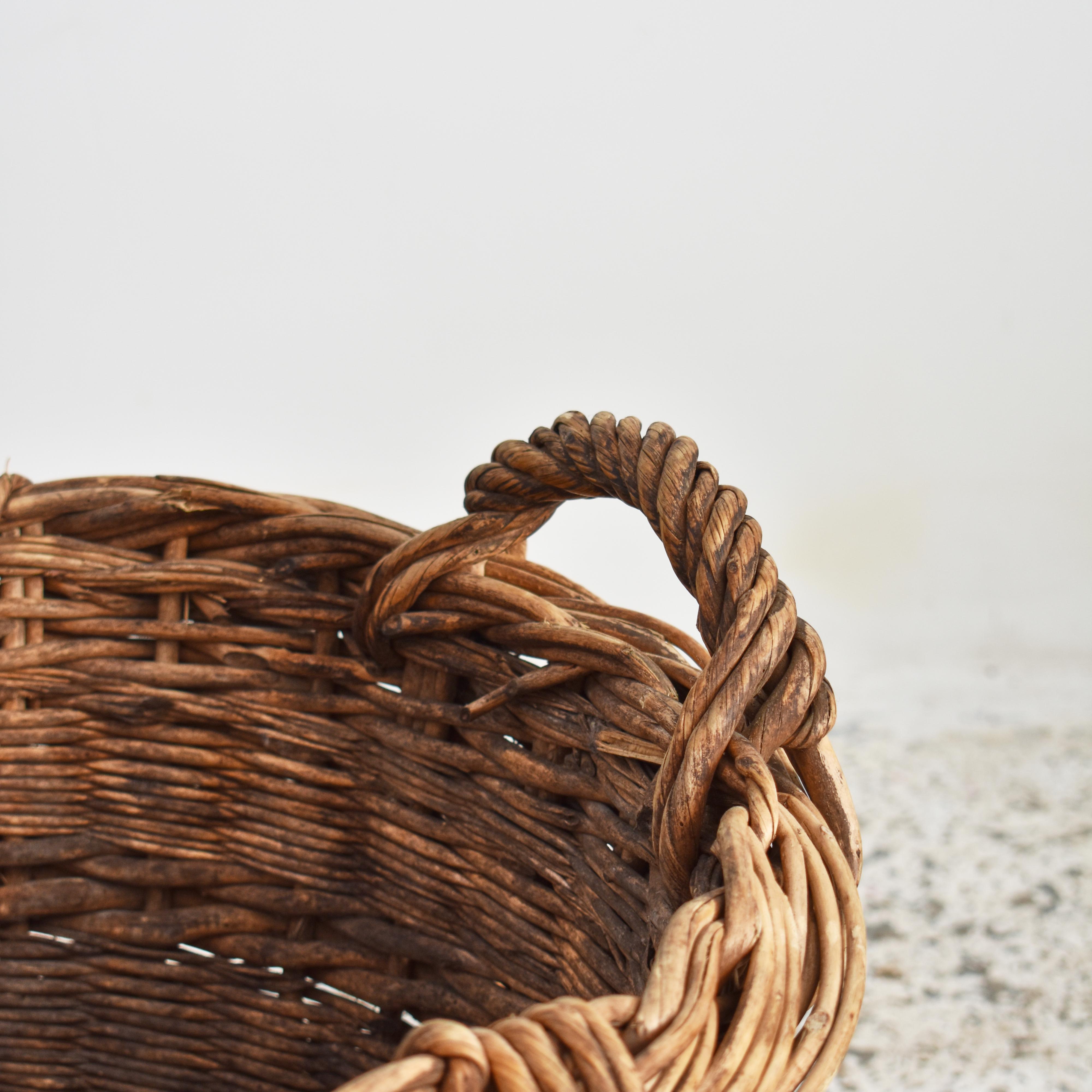 Antique Wicker French Champagne Log Basket In Good Condition In Stockbridge, GB
