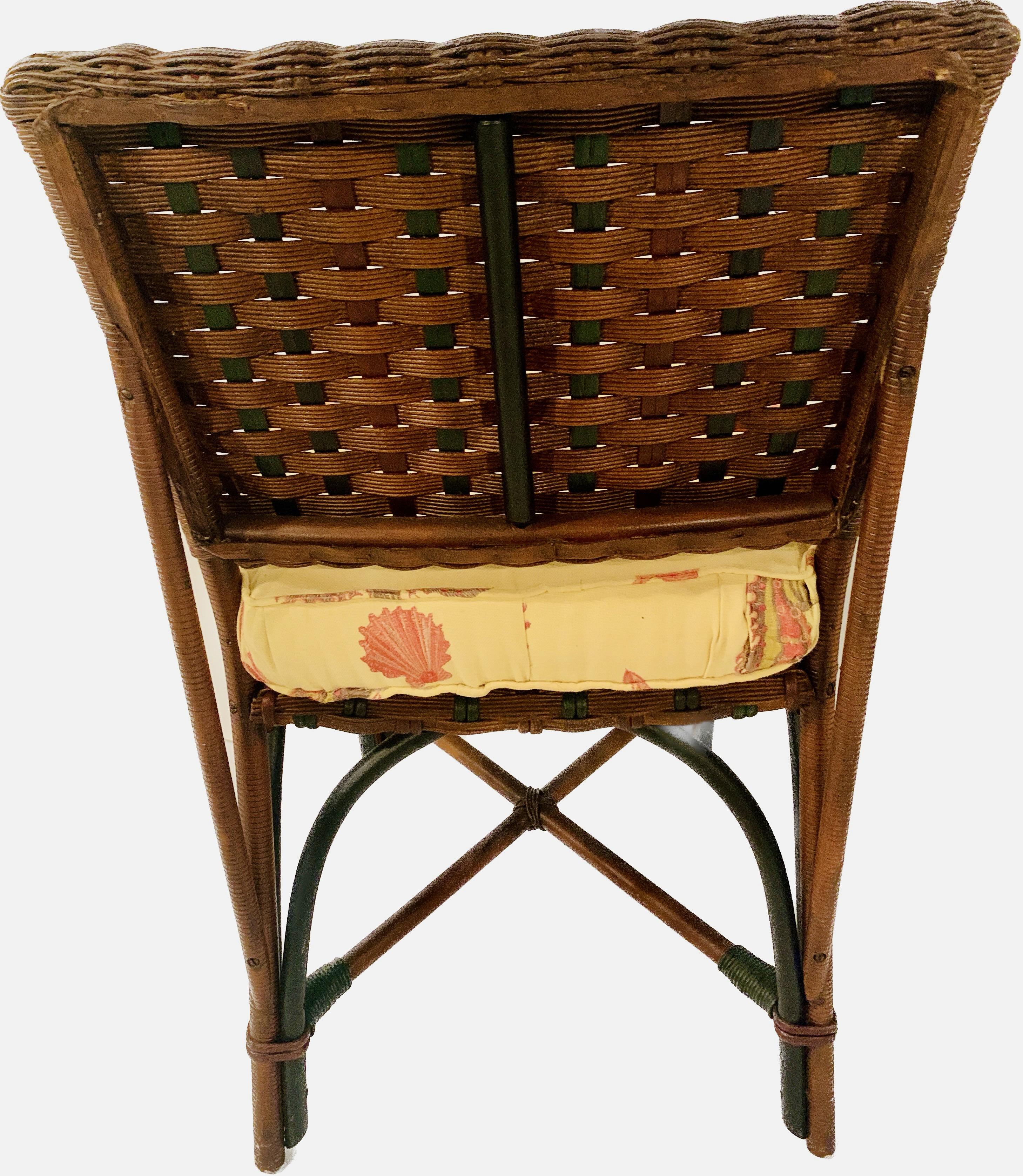 Antiker Karten-/Spieltisch aus Korbweide mit Eichenholzplatte und vier Stühlen in natürlicher Oberfläche im Angebot 1