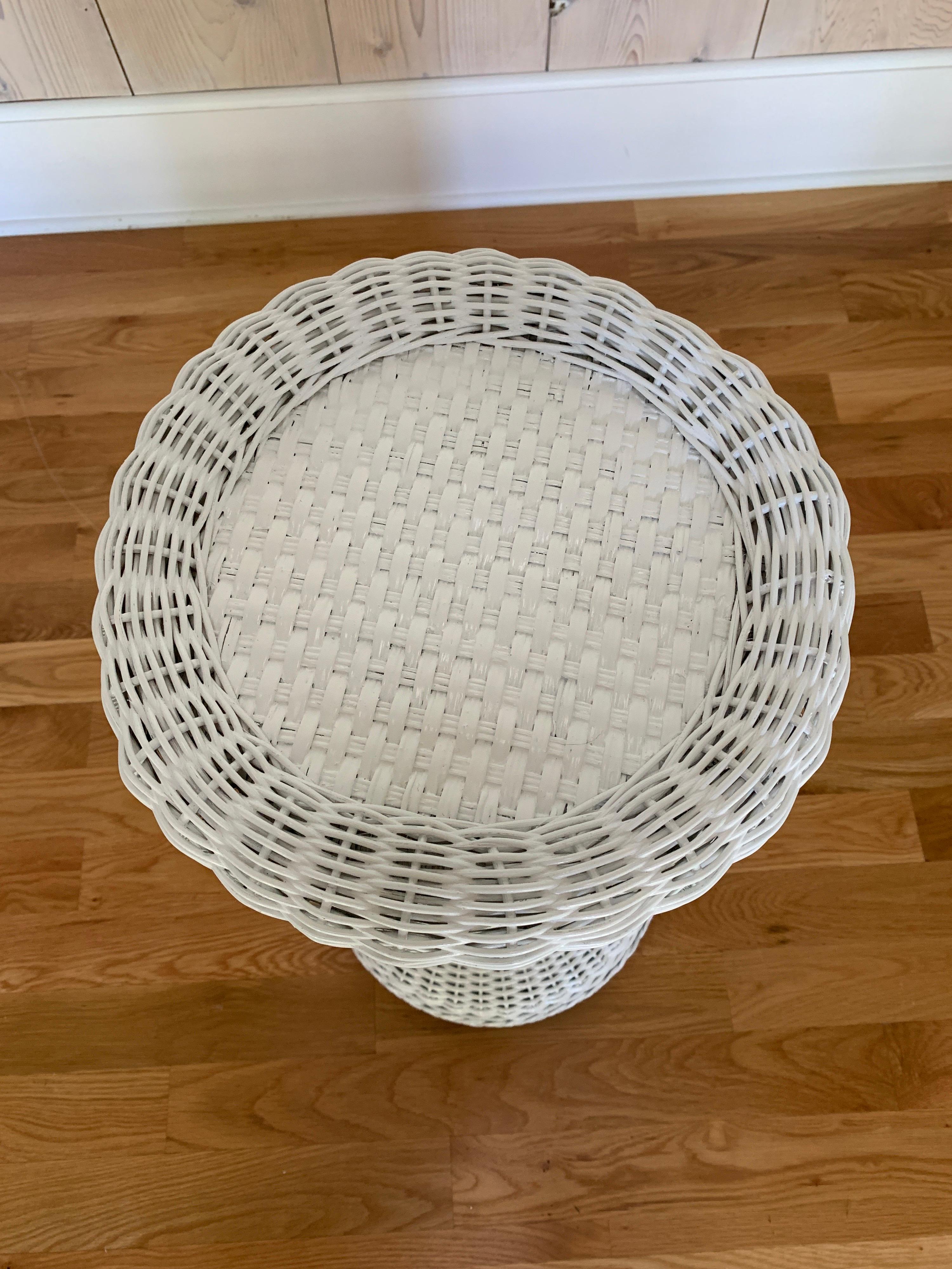 Antique Wicker Plant Stand In Good Condition In Old Saybrook, CT