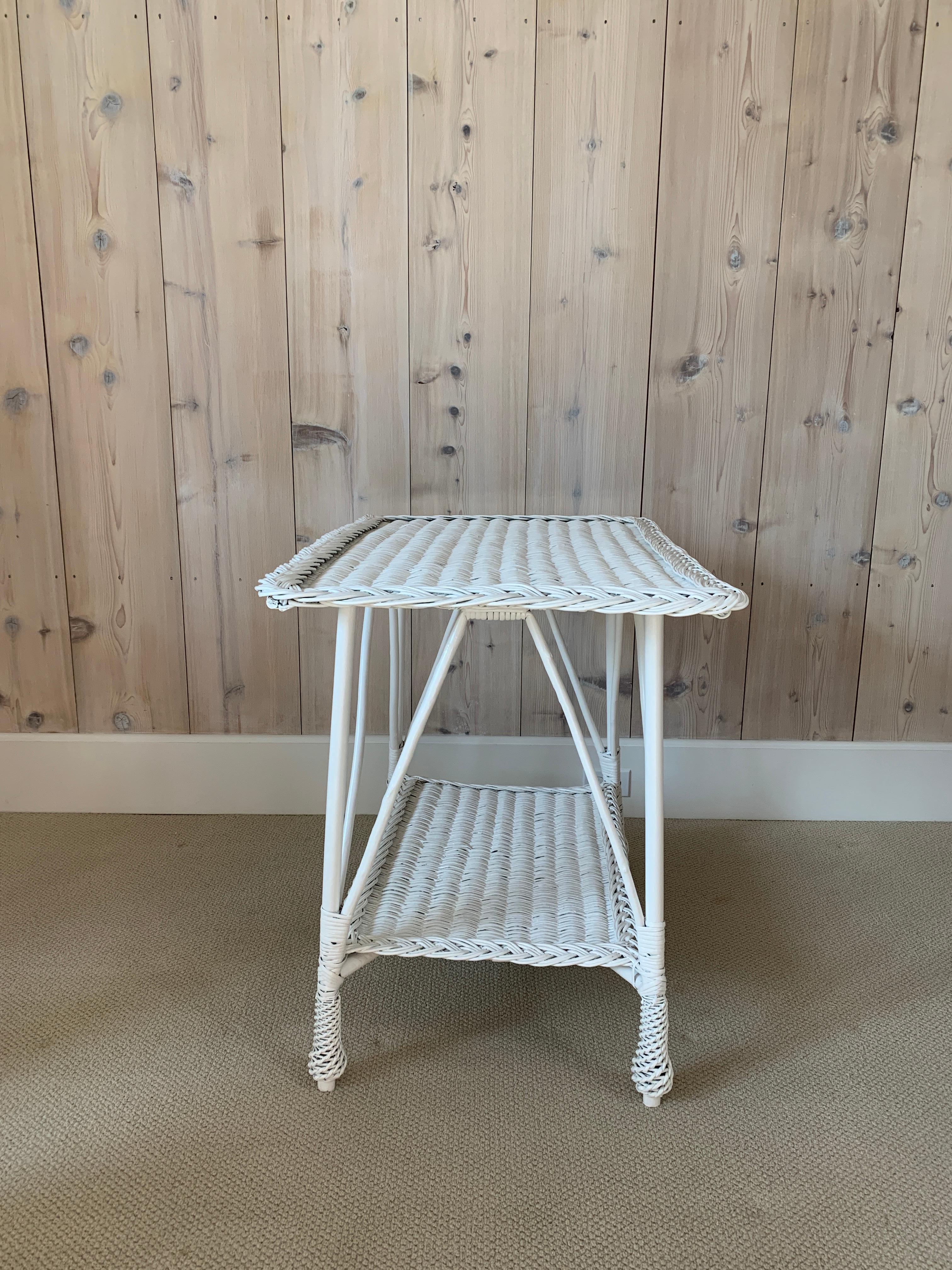 Antique Wicker Table In Good Condition For Sale In Old Saybrook, CT