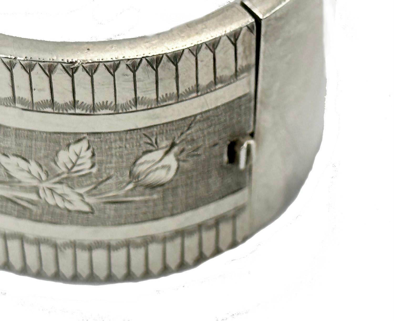  Antique Wide Victorian Silver Geometric Floral Bangle Cuff Bracelet  In Excellent Condition In Sesser, IL