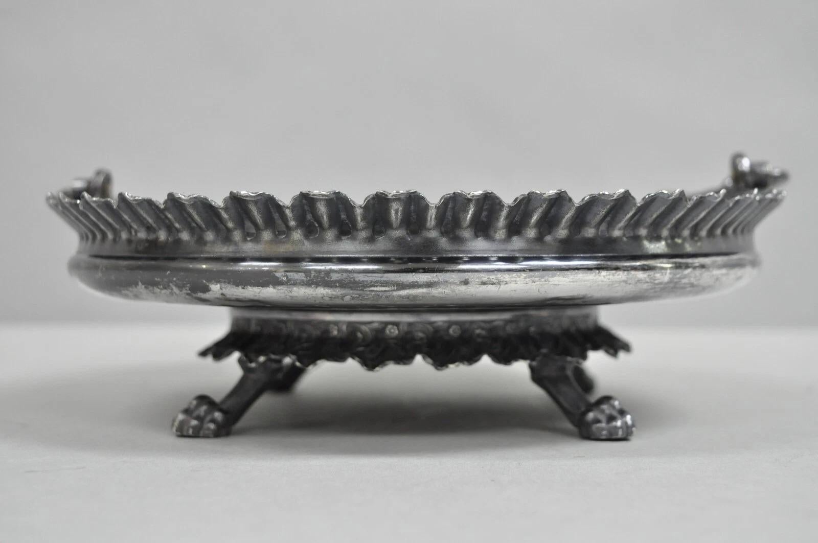 Vittoriano Antico cestino da sposa A. Wilcox English Regency placcato in argento con fiori di repousse in vendita
