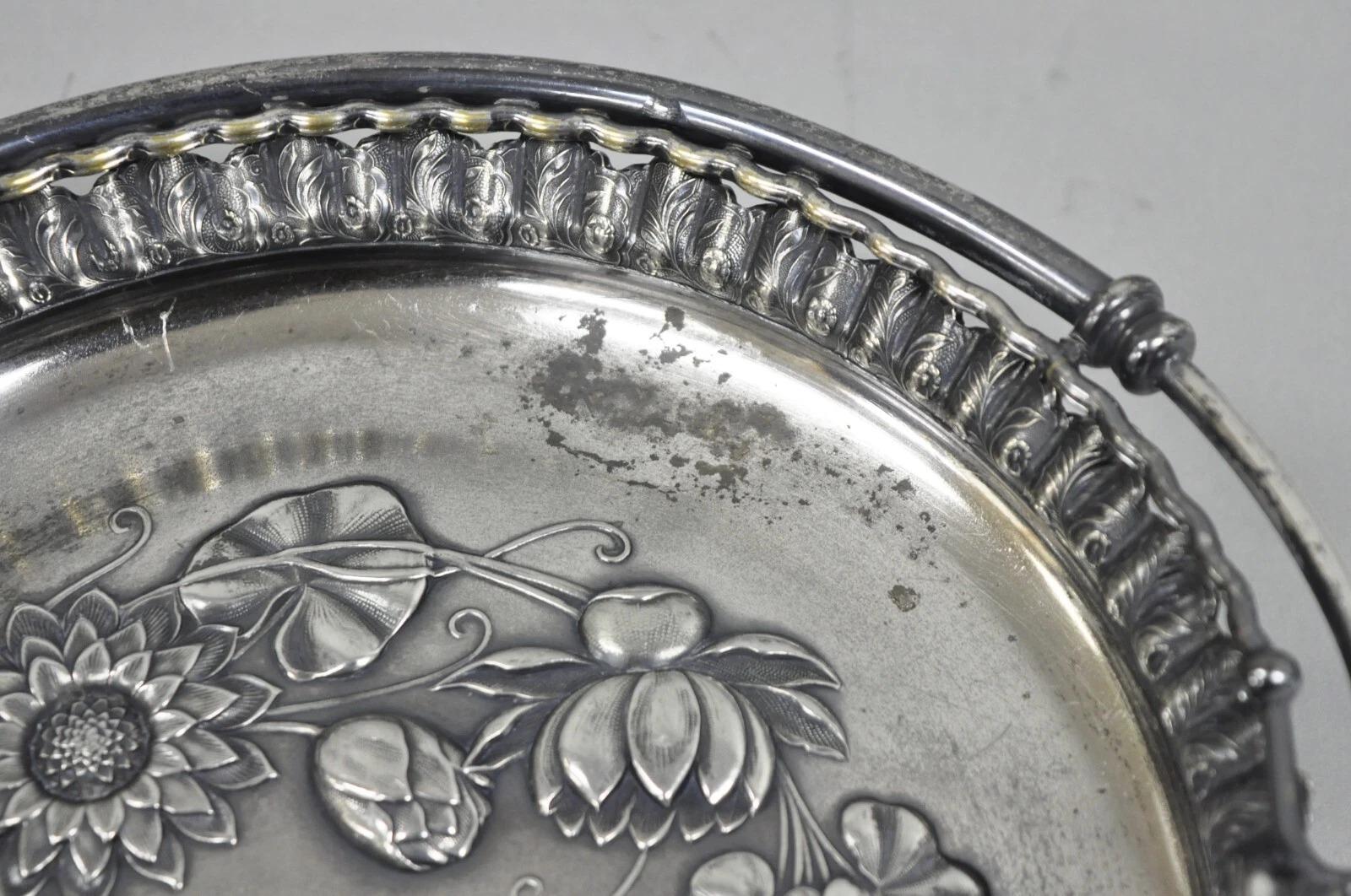 Antico cestino da sposa A. Wilcox English Regency placcato in argento con fiori di repousse In condizioni buone in vendita a Philadelphia, PA