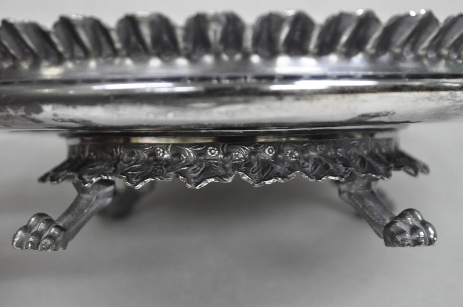 Placcato argento Antico cestino da sposa A. Wilcox English Regency placcato in argento con fiori di repousse in vendita