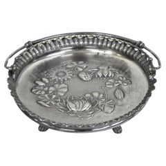 Antico cestino da sposa A. Wilcox English Regency placcato in argento con fiori di repousse