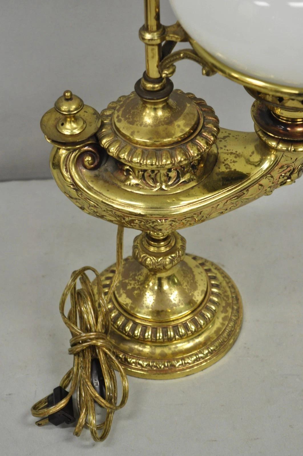 Lampada da tavolo con lanterna figurata in ottone in stile classico italiano di Wild & Wessel in vendita 3