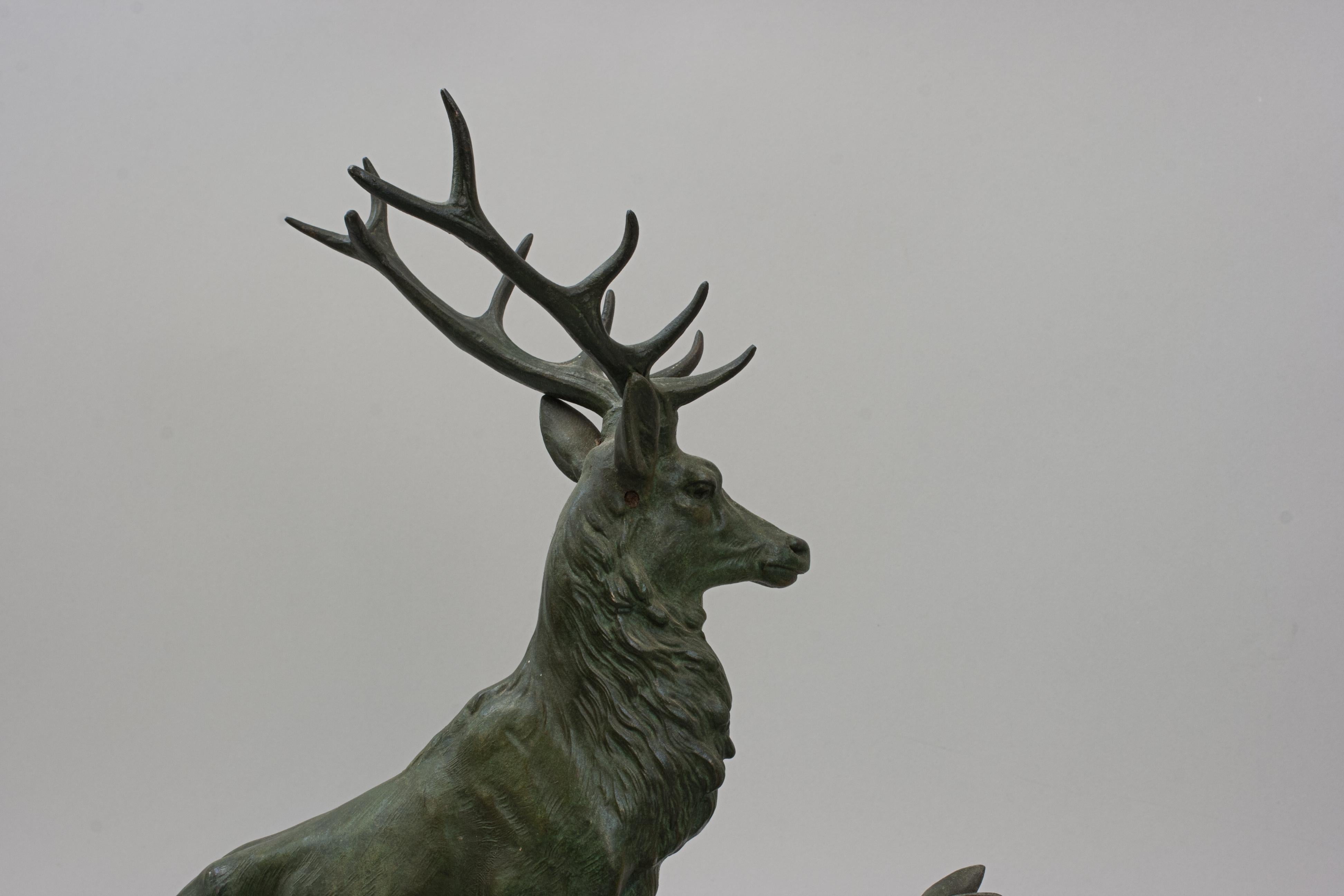 Scultura antica di animali selvatici, cervo e cerva in vendita 3