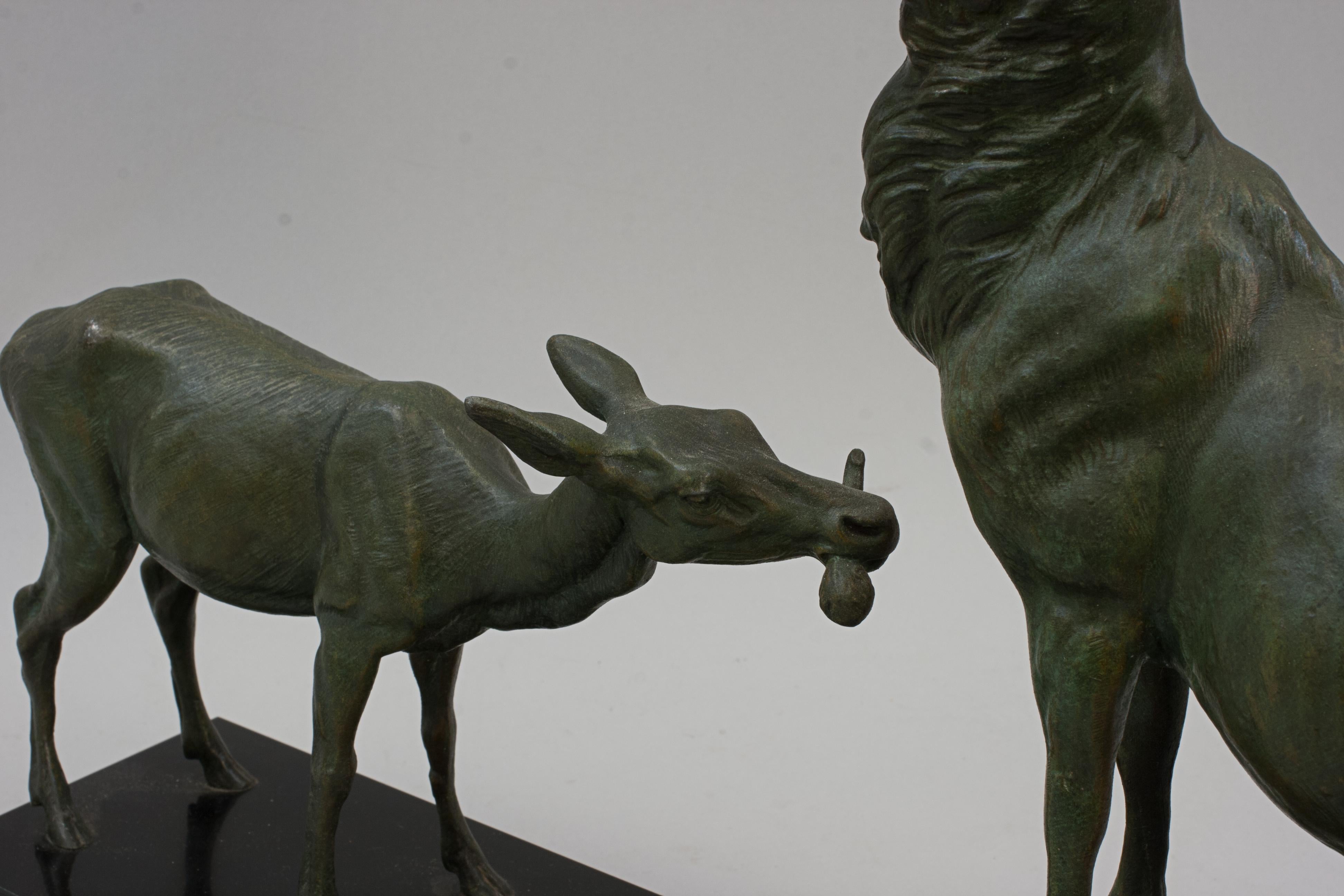 XX secolo Scultura antica di animali selvatici, cervo e cerva in vendita