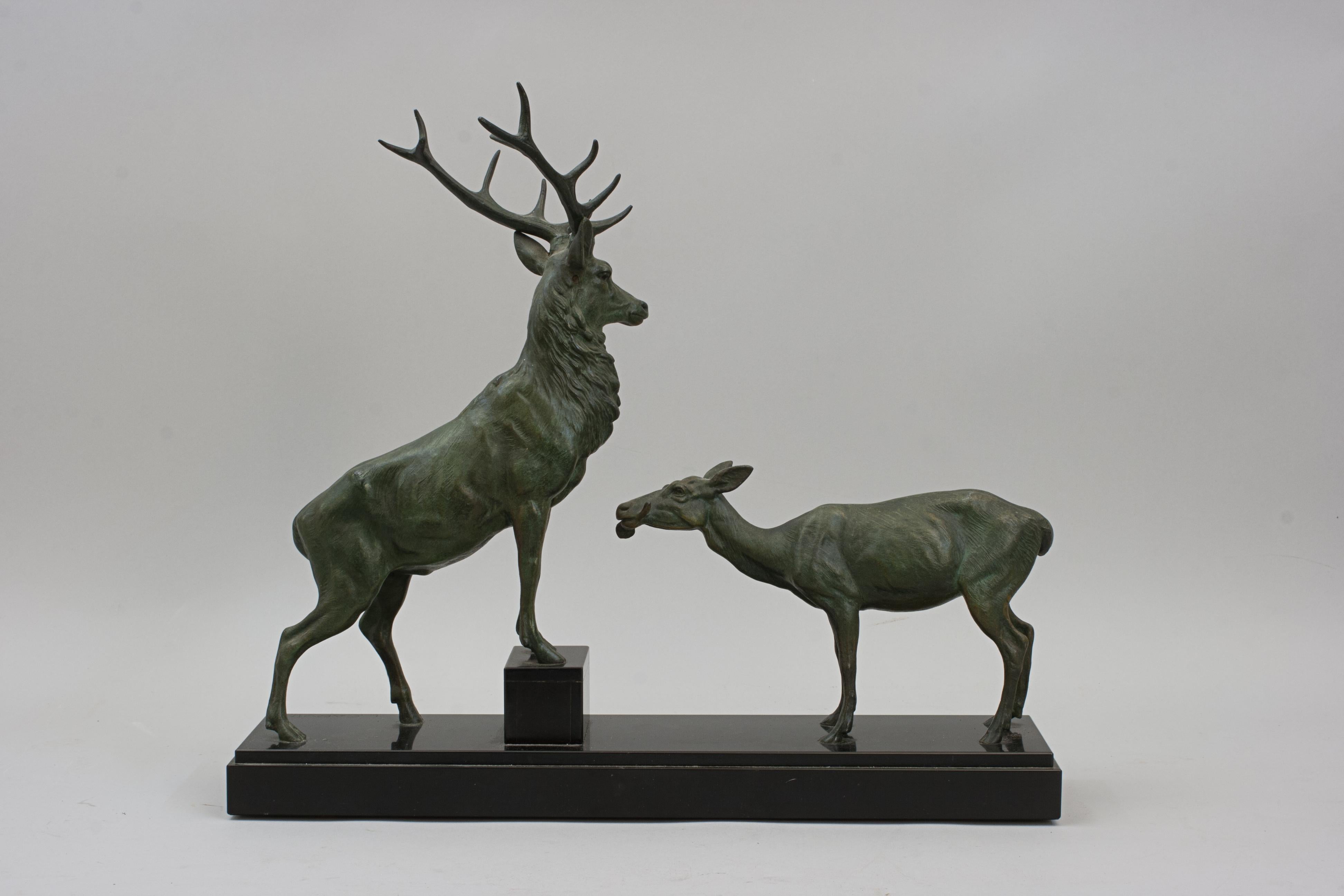 Scultura antica di animali selvatici, cervo e cerva in vendita 1