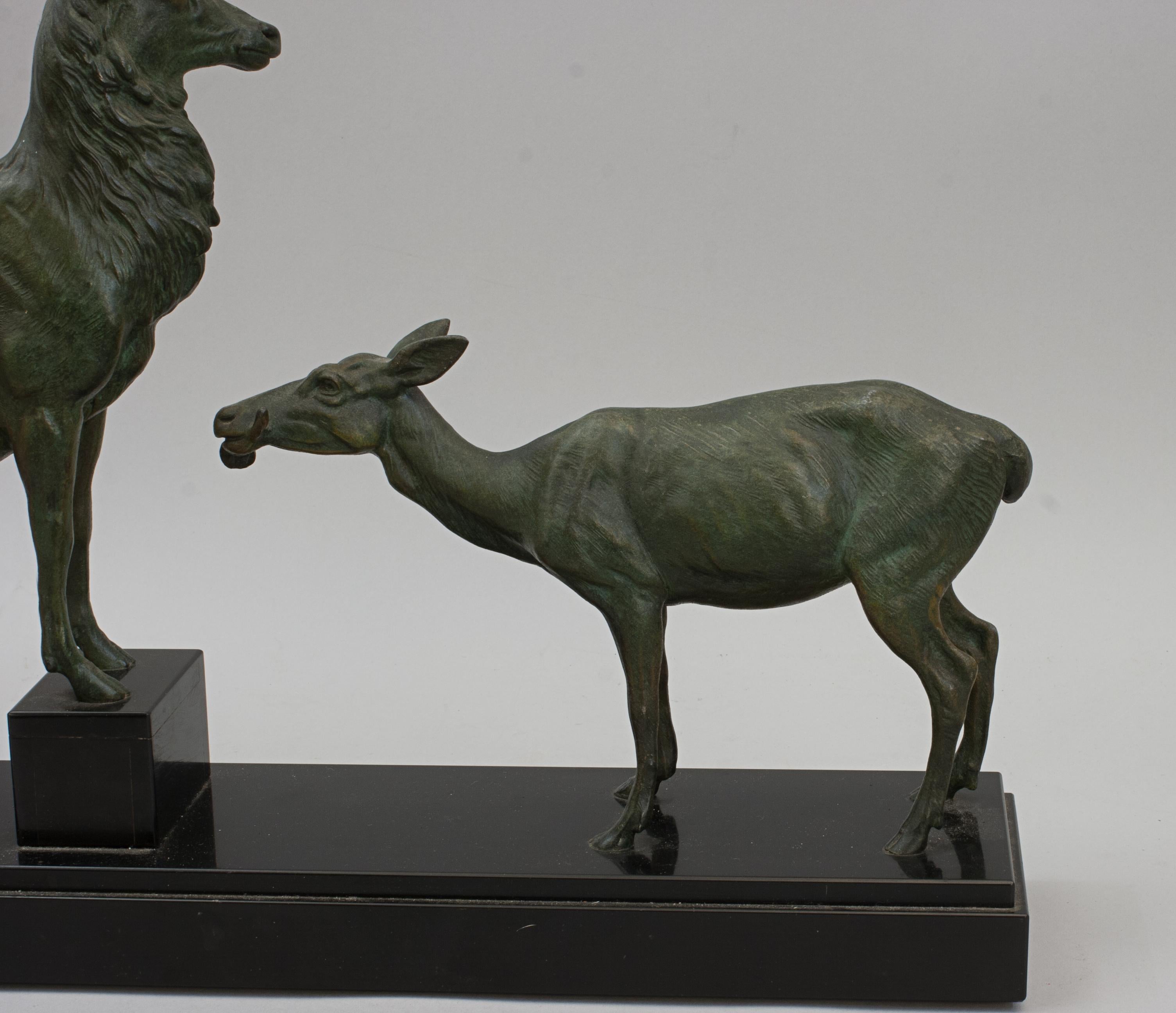 Scultura antica di animali selvatici, cervo e cerva in vendita 2