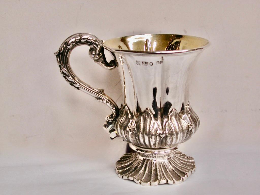 Metà XIX secolo Antica tazza da battesimo in argento William 1V, datata 1831 e realizzata da Henry Wilkinson & Co. in vendita