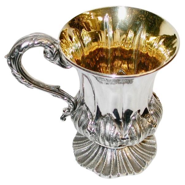Antiguo William 1V Taza de bautizo de plata con diseño de hoja de acanto 1831 en venta
