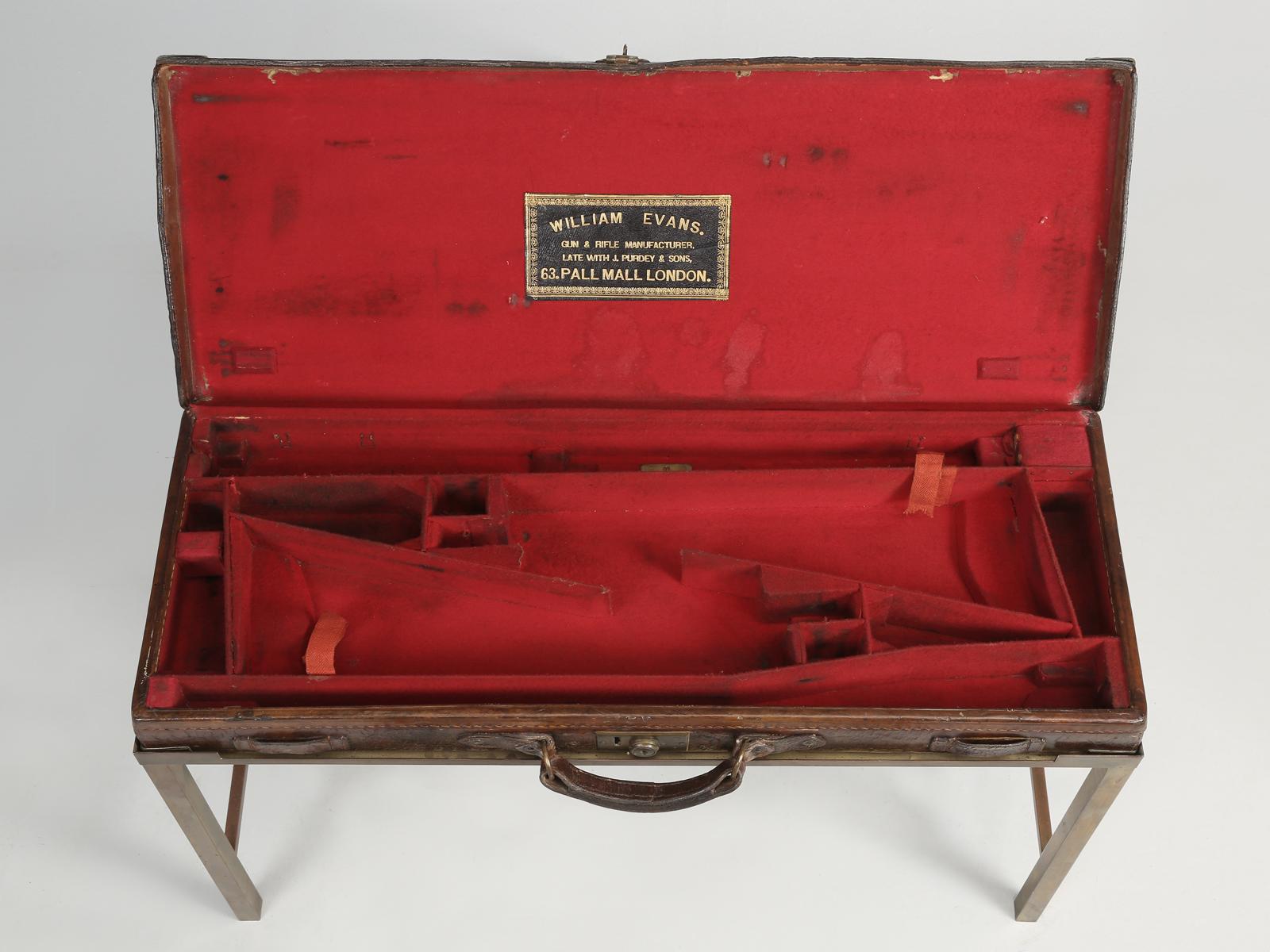 Antiker antiker William and Evans-Leder-Gewehrkasten-Beistelltisch mit Messingbeinen, um 1900-1920 im Angebot 11