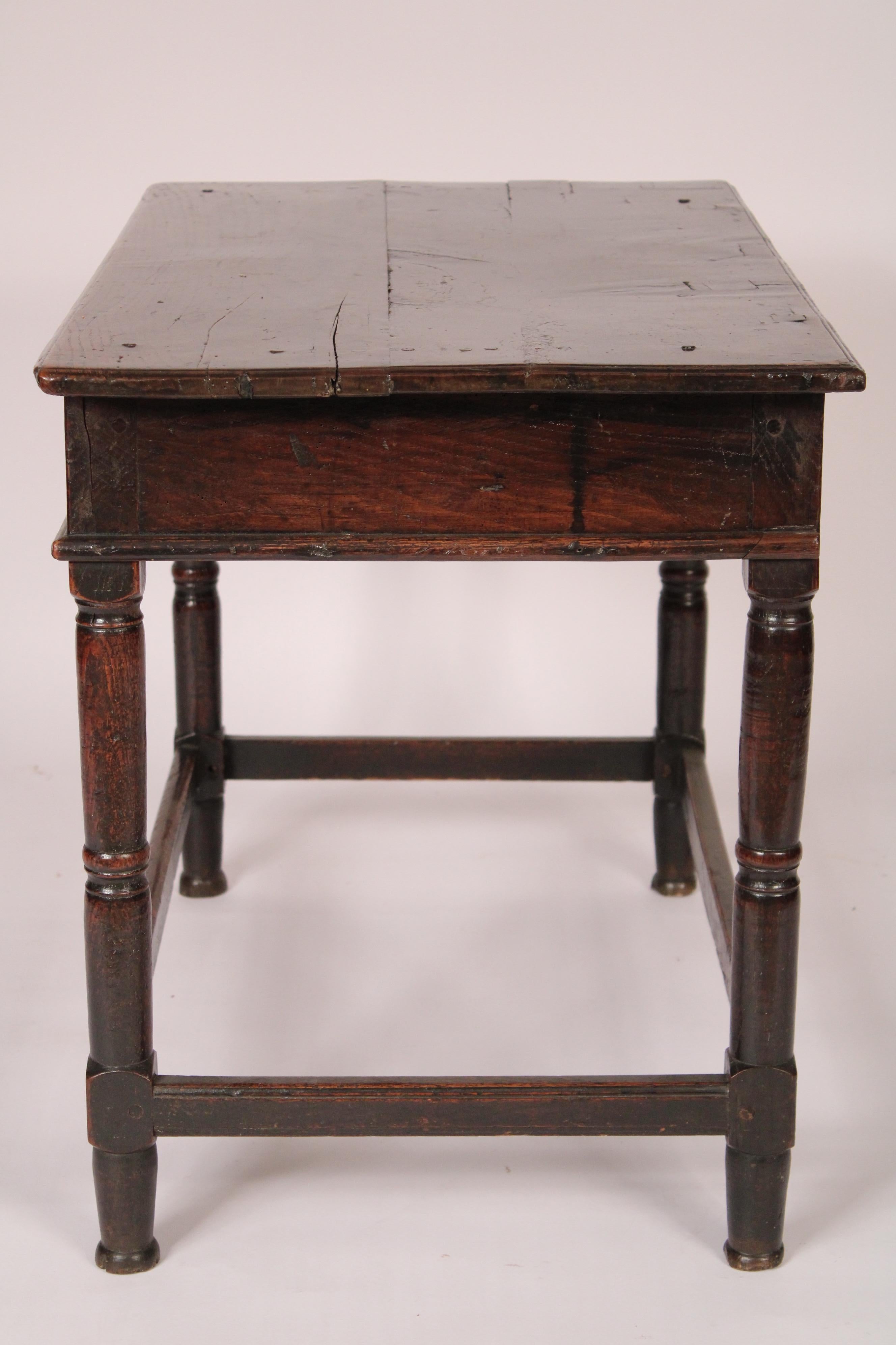 Anglais Ancienne table d'appoint en Oak William & Mary en vente