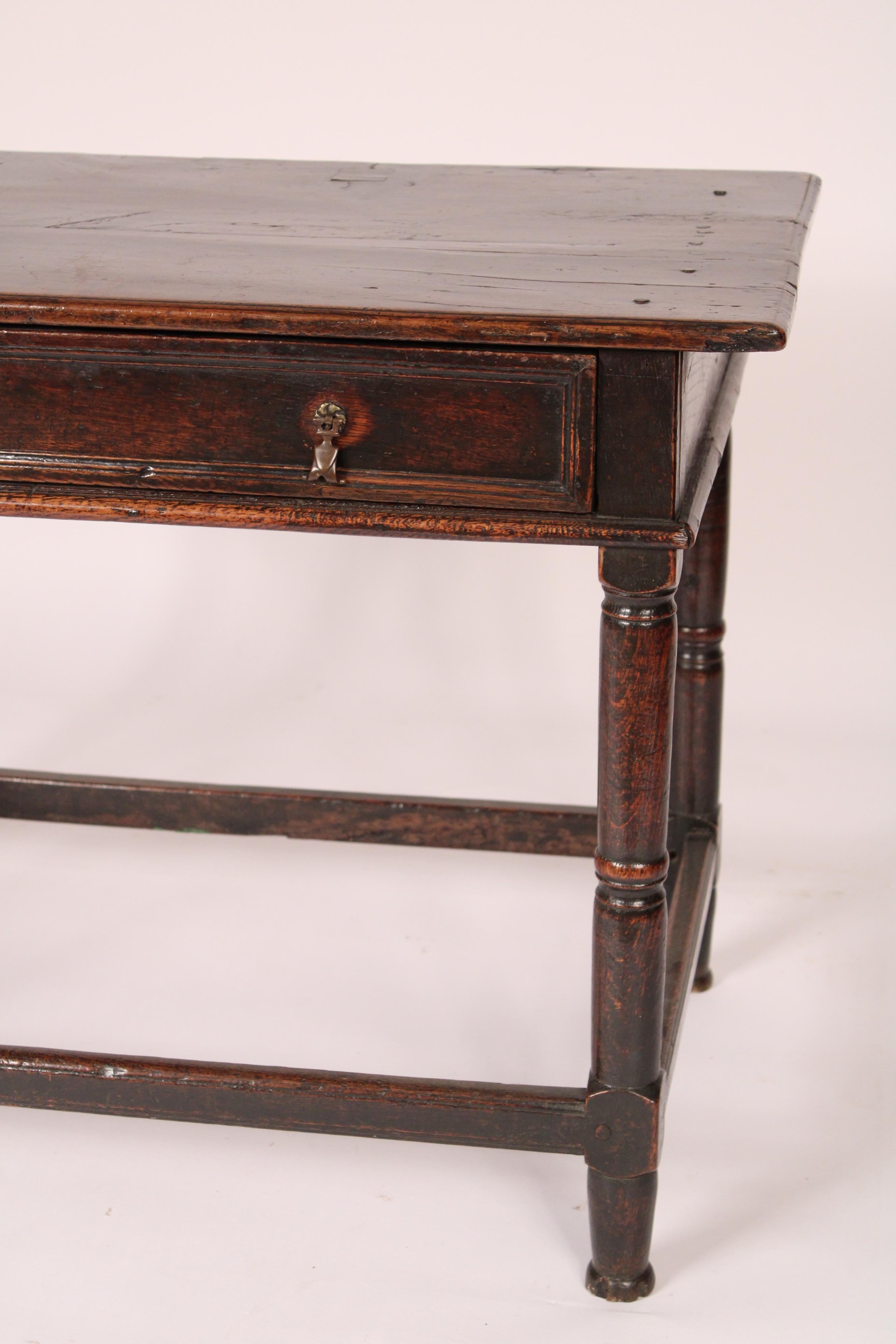Chêne Ancienne table d'appoint en Oak William & Mary en vente