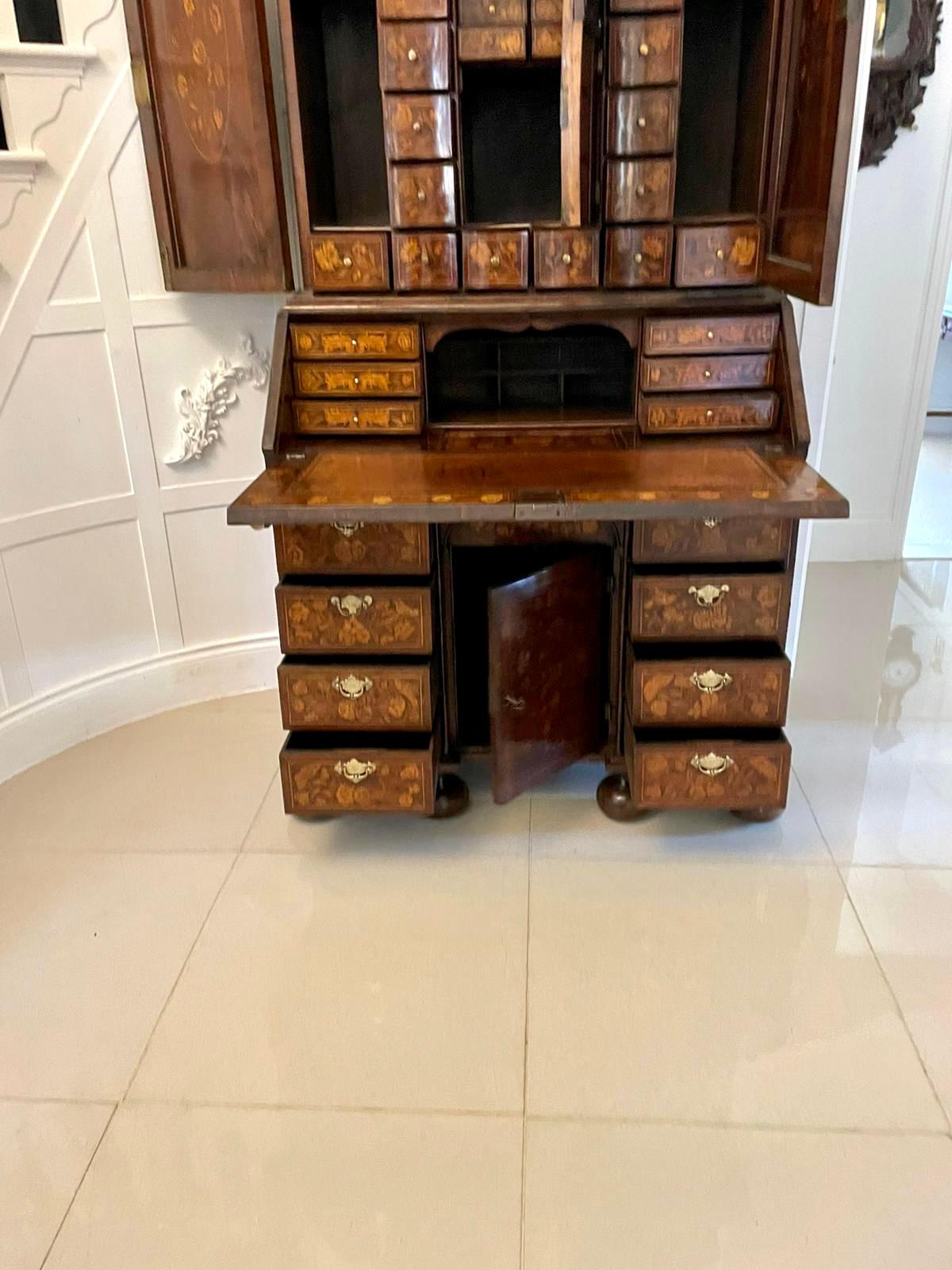 Antica libreria a doppia cupola in noce William & Mary di qualità eccezionale in vendita 3