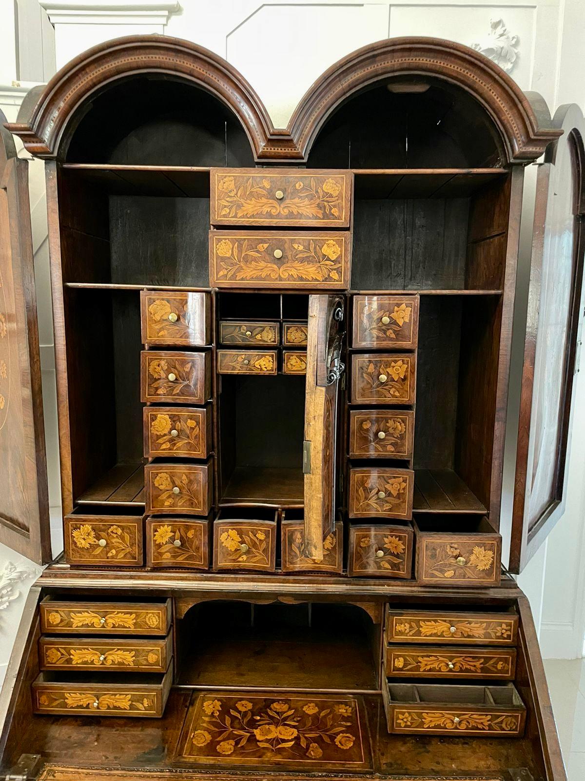 Antica libreria a doppia cupola in noce William & Mary di qualità eccezionale in vendita 1