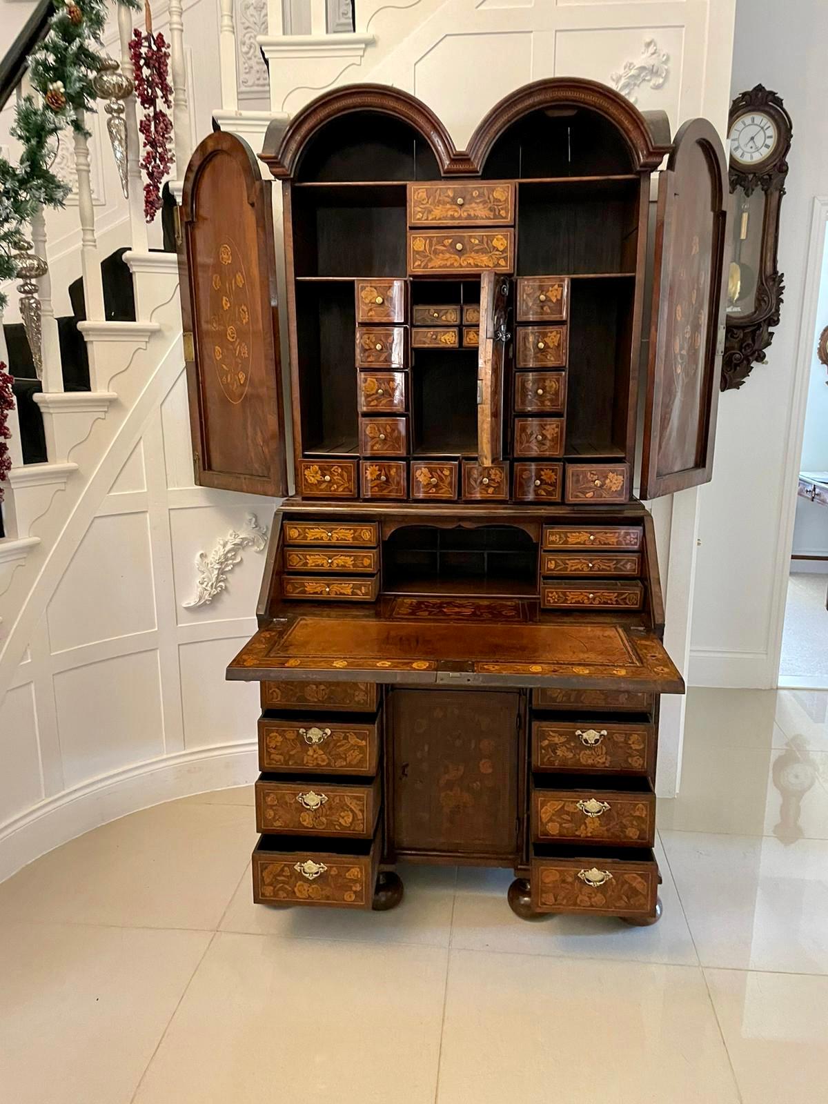 Antica libreria a doppia cupola in noce William & Mary di qualità eccezionale in vendita 2