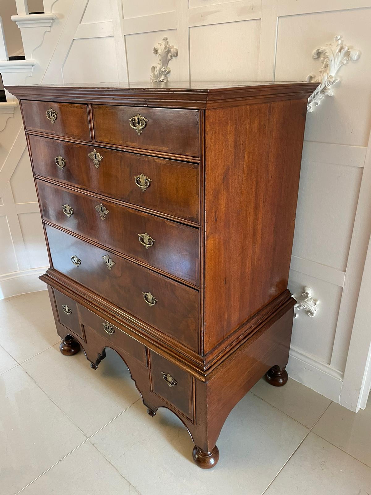 Antique William and Mary Quality Figured Walnut Chest on Stand In Good Condition For Sale In Suffolk, GB