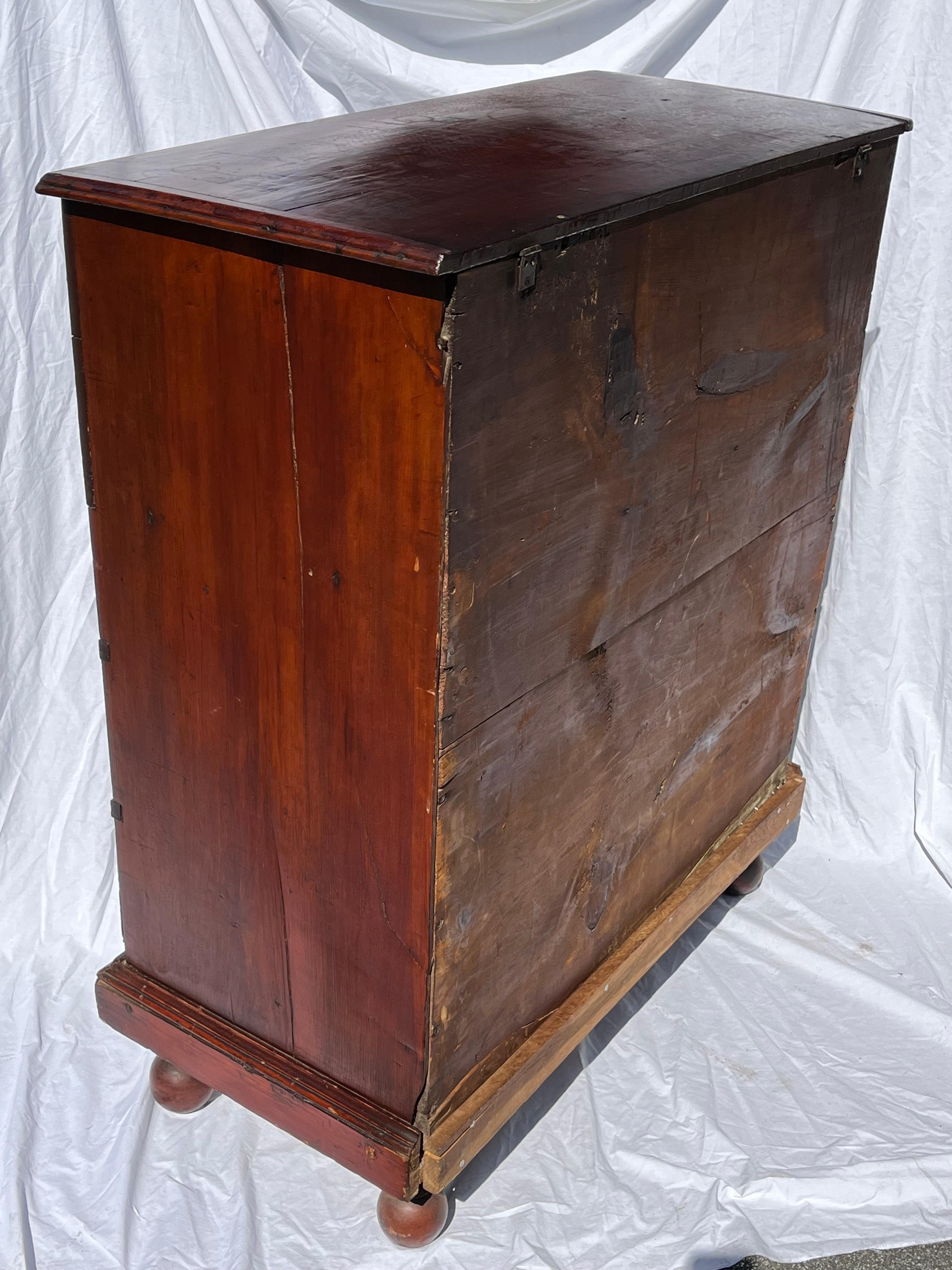 Antique William and Mary Style 19th Century Mule Chest of Drawers with Blanket For Sale 9