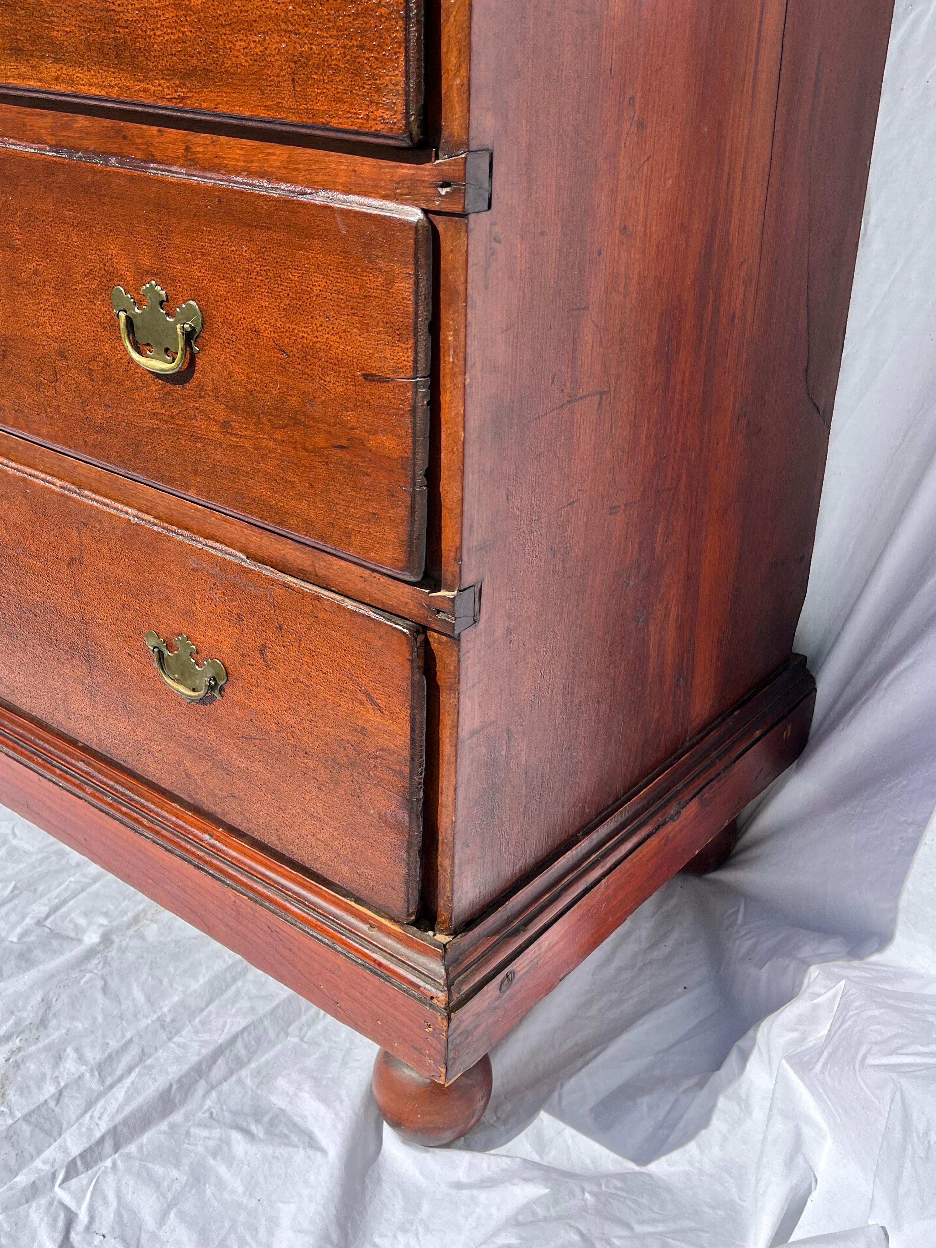 Antique William and Mary Style 19th Century Mule Chest of Drawers with Blanket For Sale 10