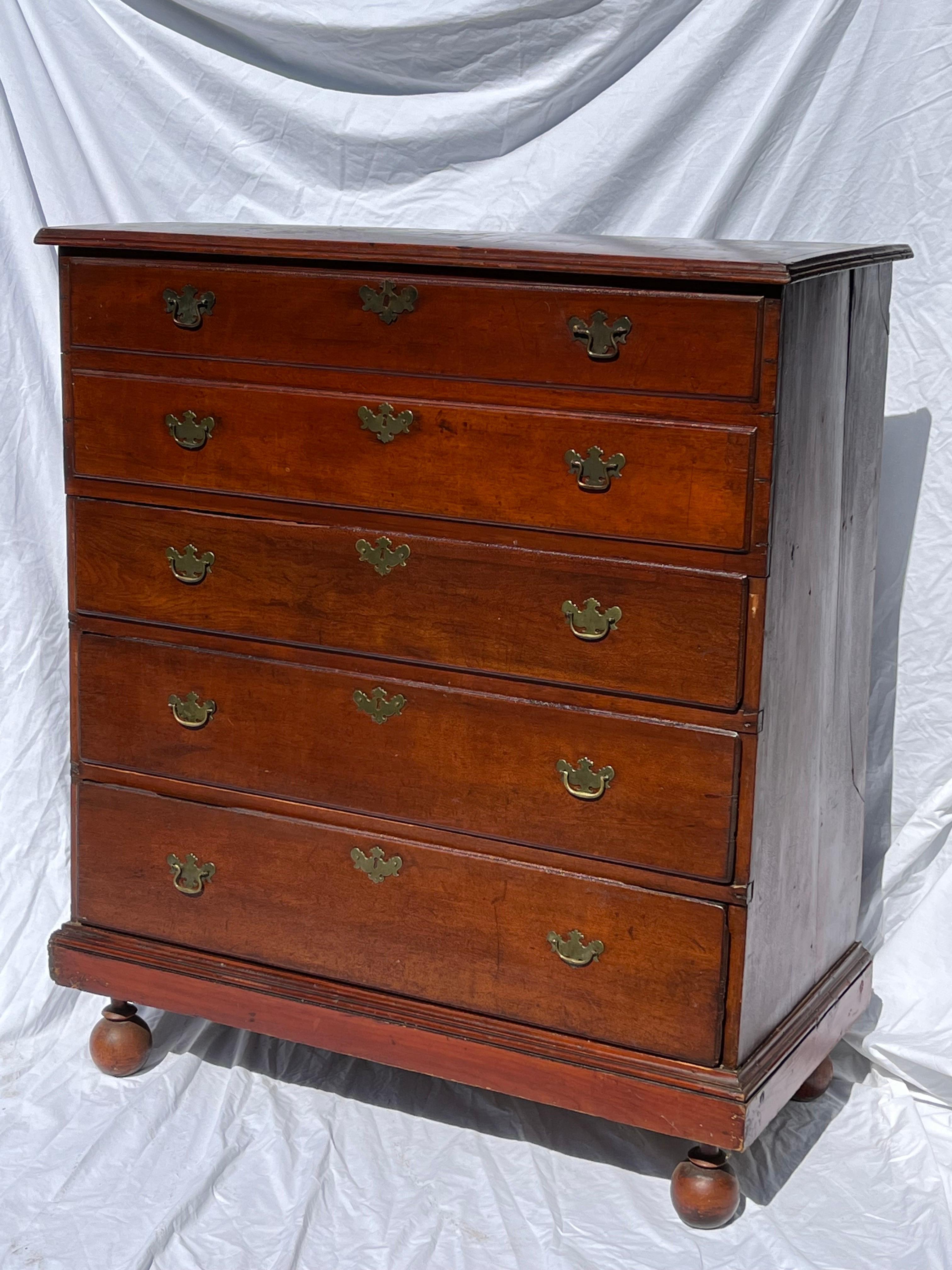American Antique William and Mary Style 19th Century Mule Chest of Drawers with Blanket For Sale