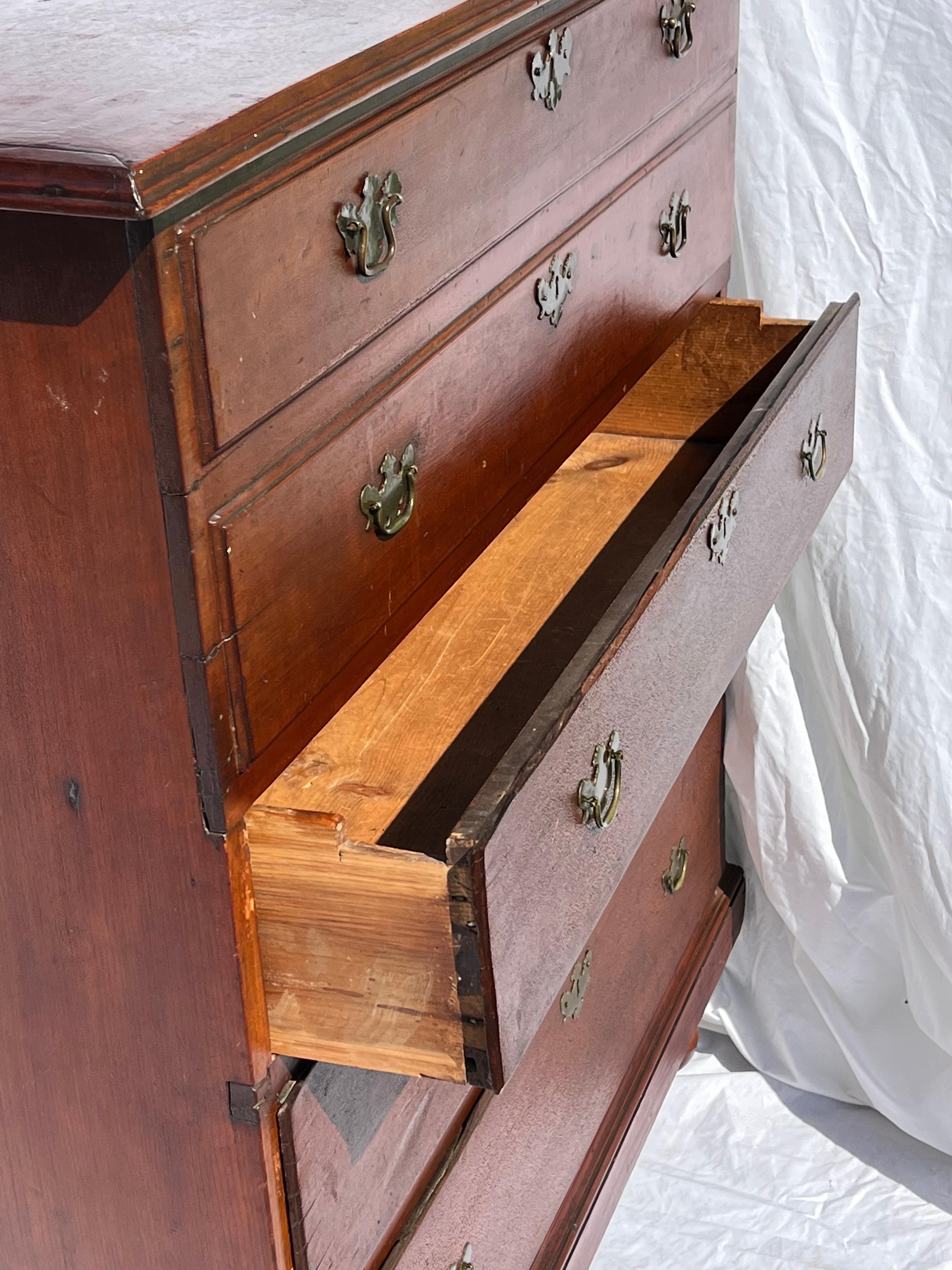 Antique William and Mary Style 19th Century Mule Chest of Drawers with Blanket For Sale 3