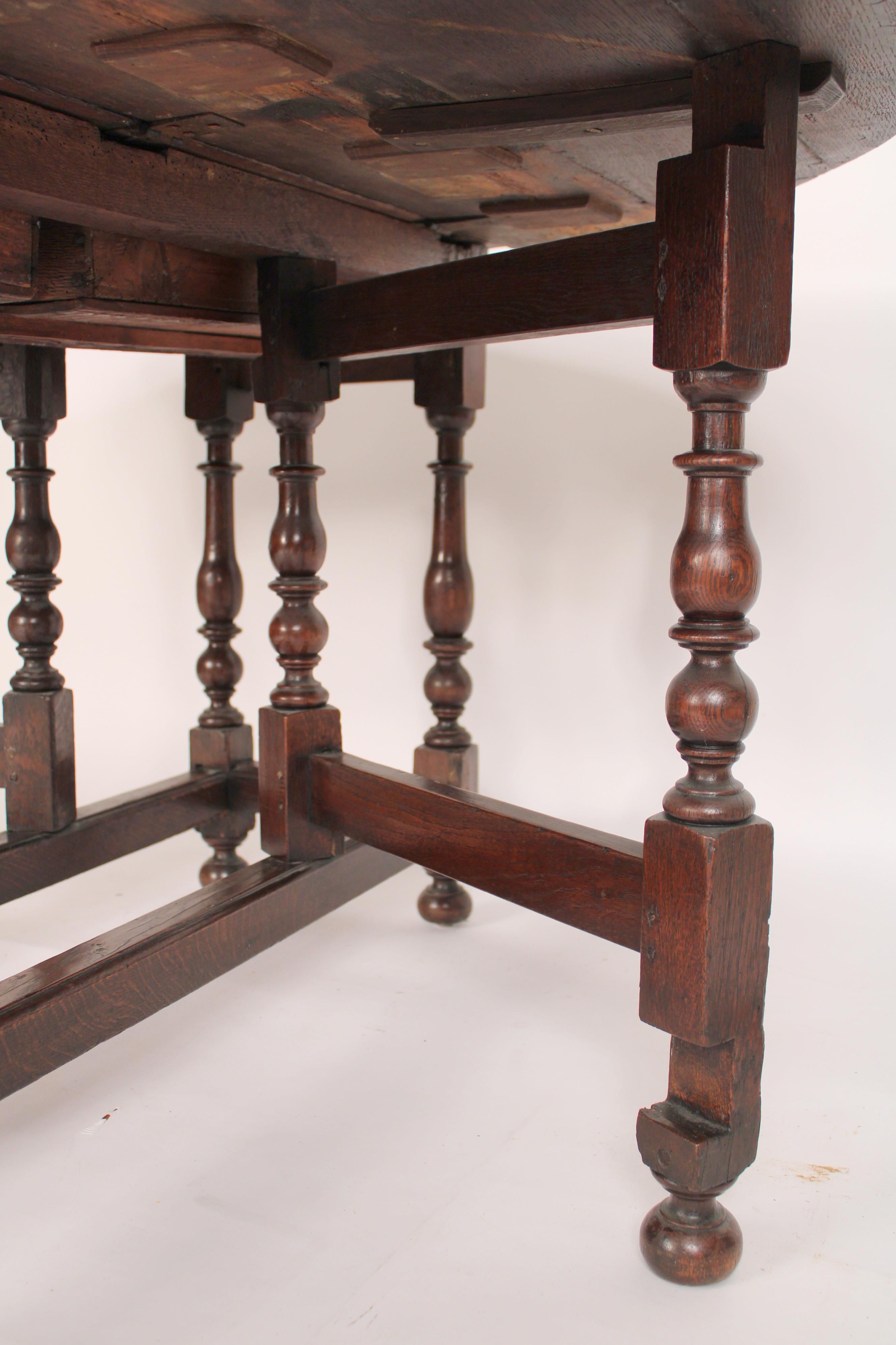 Antique William and Mary style Oak Gate leg table 5
