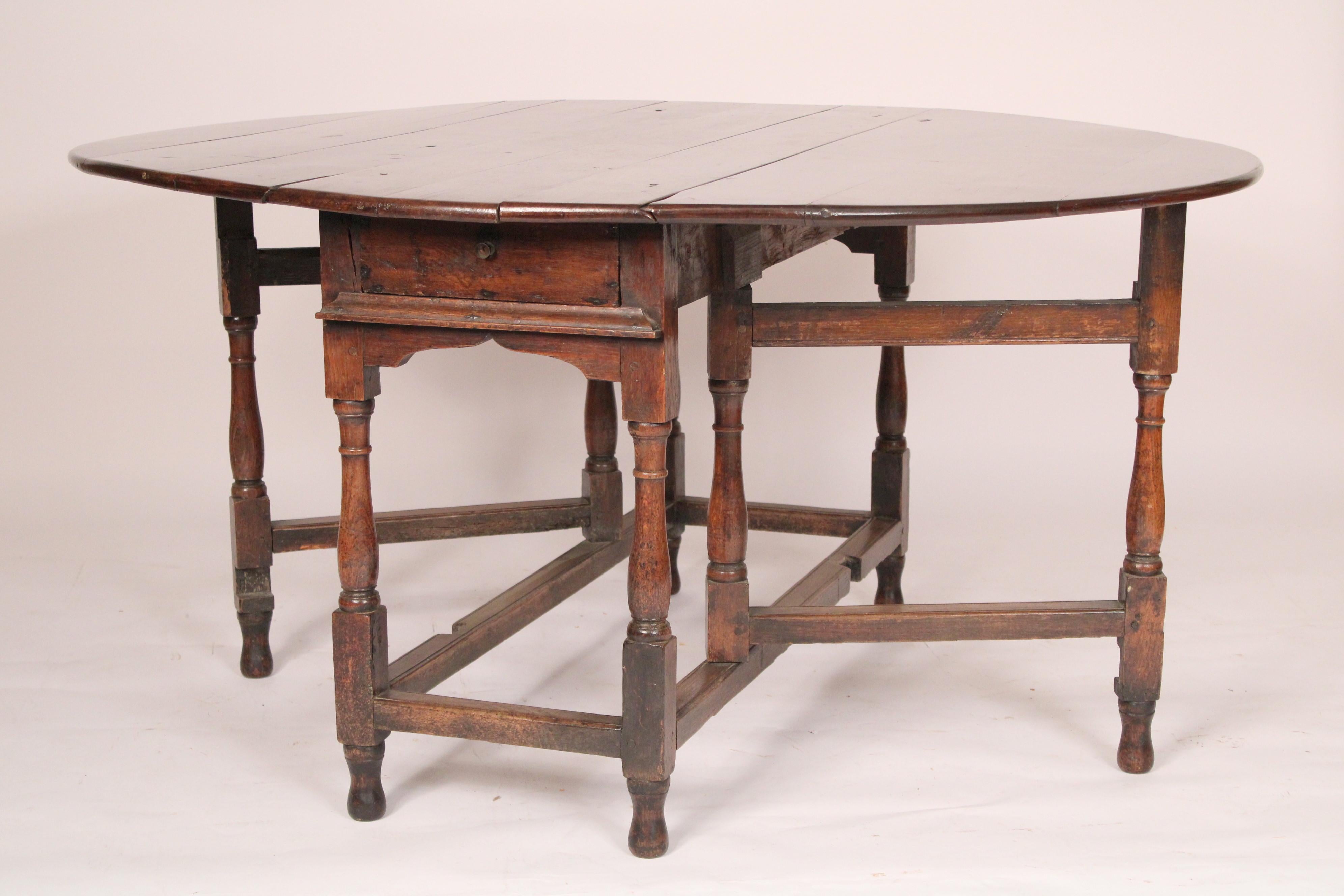 Antique William and Mary Style Oak Gate Leg Table In Good Condition For Sale In Laguna Beach, CA