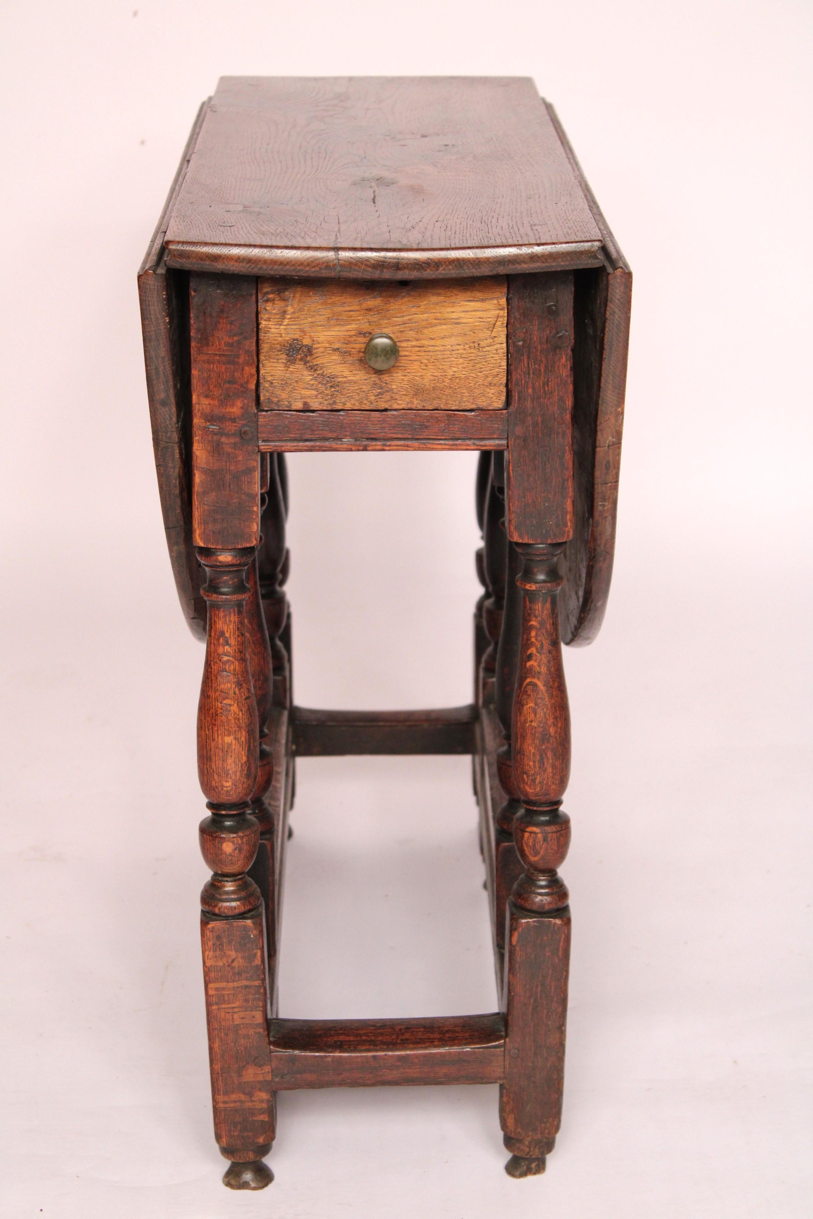 Antike William und Mary Stil Oak Gateleg Tisch im Zustand „Gut“ im Angebot in Laguna Beach, CA