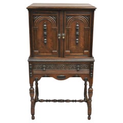 Antiker kleiner Radioschrank aus Nussbaumholz im William- und Mary-Stil von Radio Art Cabinets