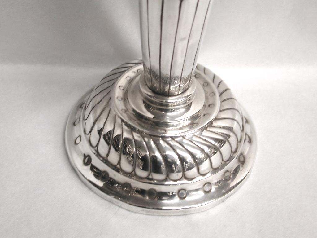 Heavy quality silver vase made in London.
Embossed with flowers and fluting, typical of William Comyn's high standard of work.
   