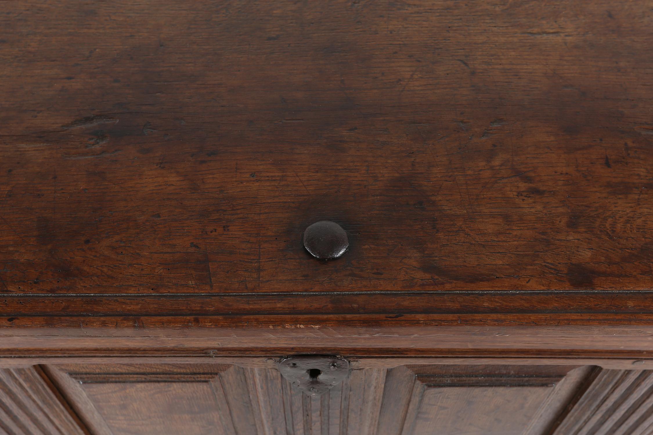 Antique William III Oak Linen Chest Trunk 18th Century For Sale 4