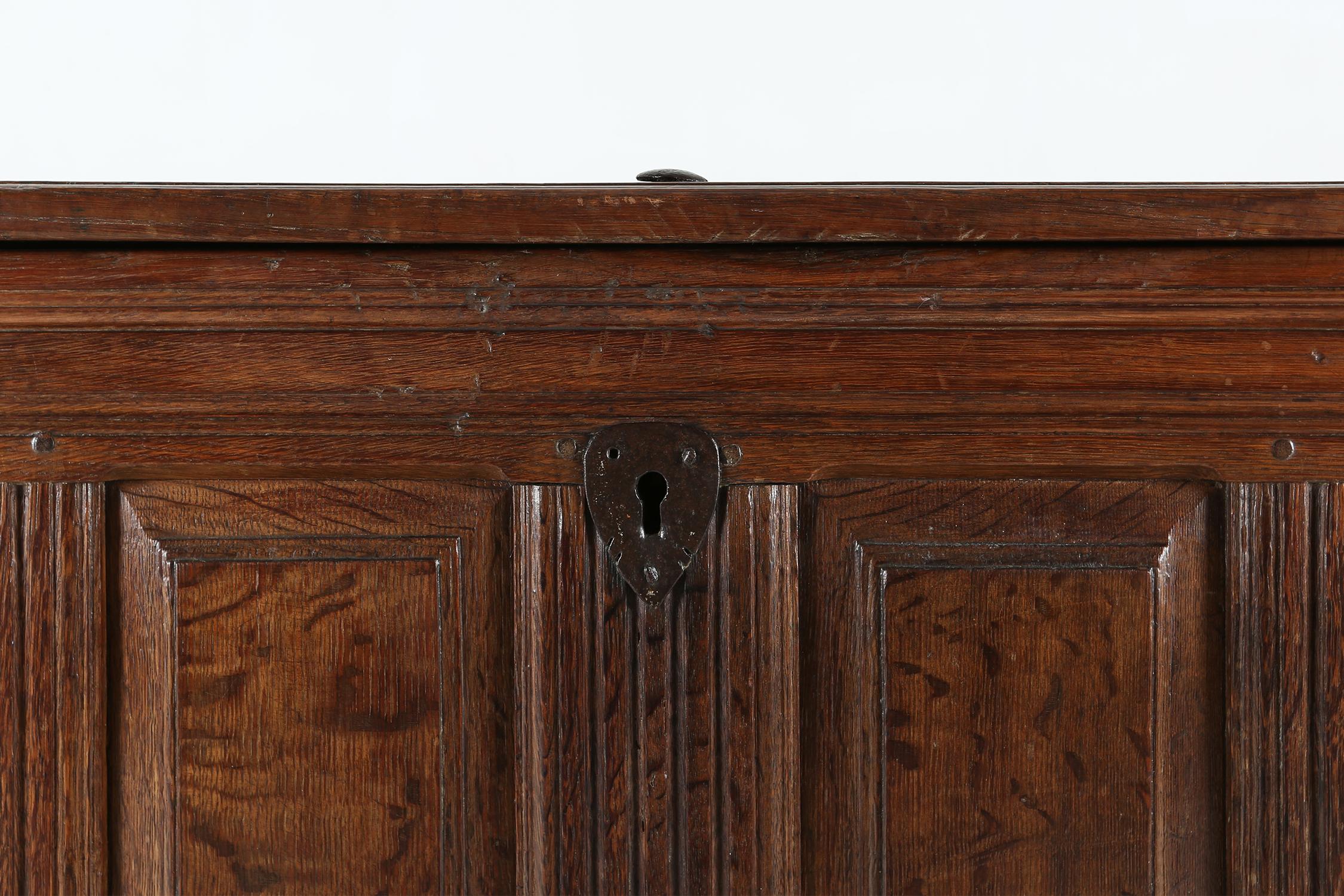 Ancienne commode William III en chêne, 18ème siècle en vente 5