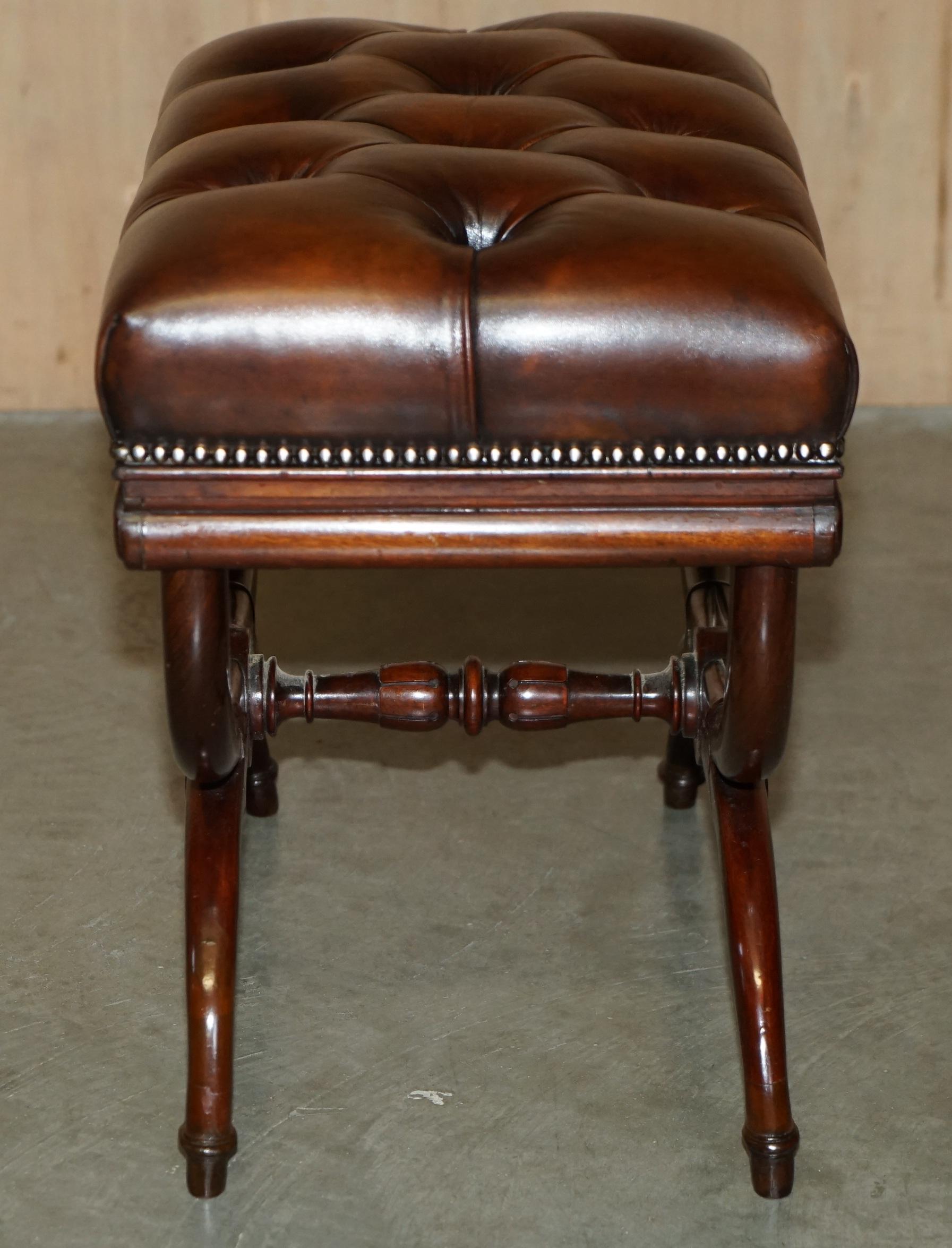 ANTIQUE William IV 1830 BROWN LEATHER HARDWOOD CHESTERFIELD STOOL PIANO BENCHETTO in vendita 3