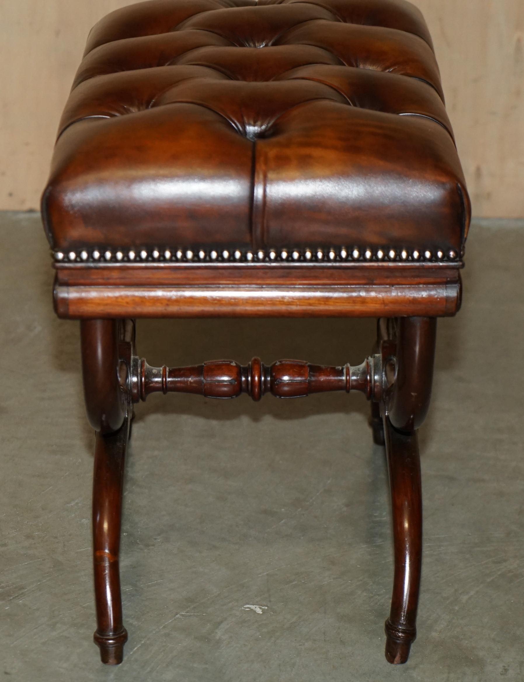 ANTIQUE William IV 1830 BROWN LEATHER HARDWOOD CHESTERFIELD STOOL PIANO BENCHETTO in vendita 8