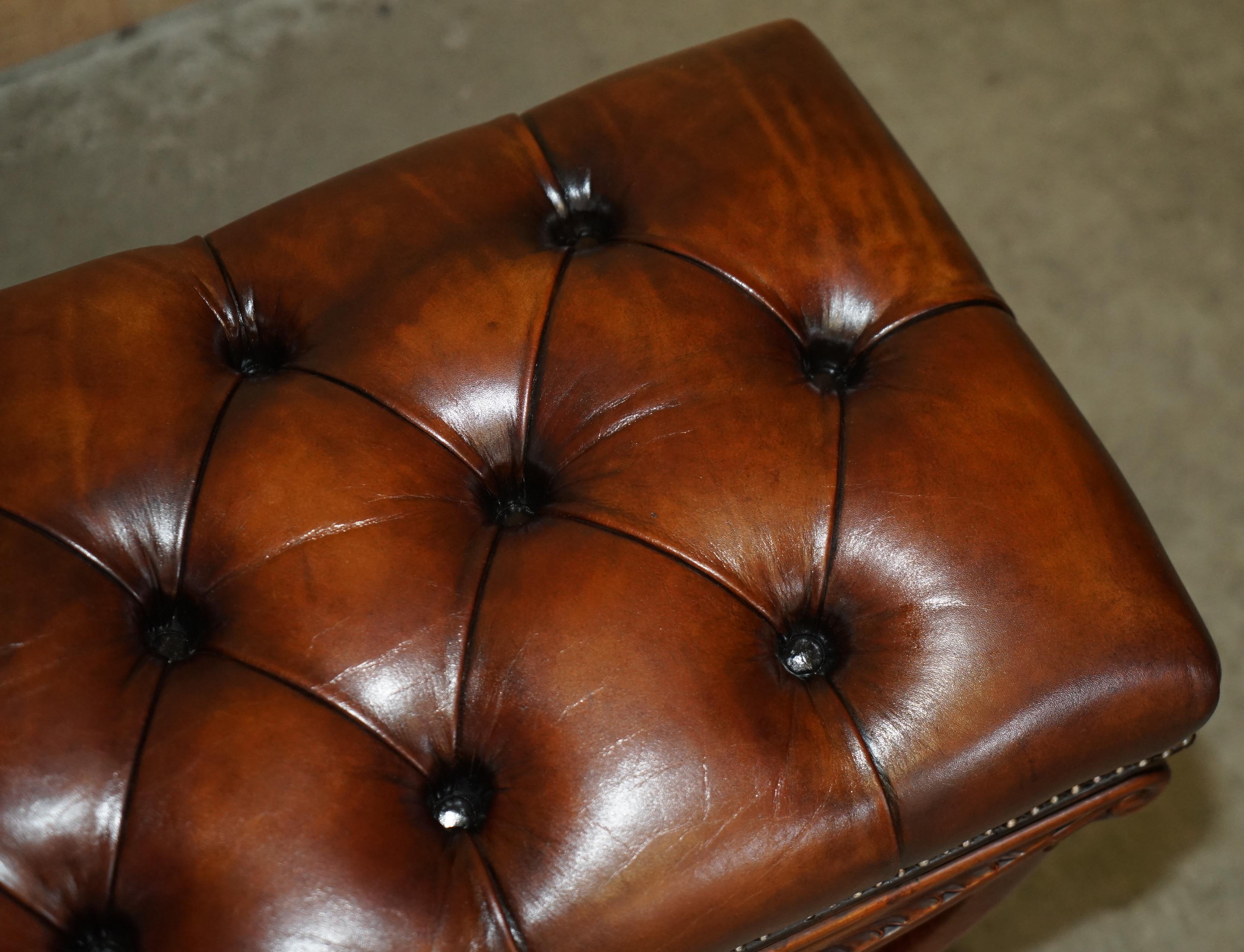 Metà XIX secolo ANTIQUE William IV 1830 BROWN LEATHER HARDWOOD CHESTERFIELD STOOL PIANO BENCHETTO in vendita