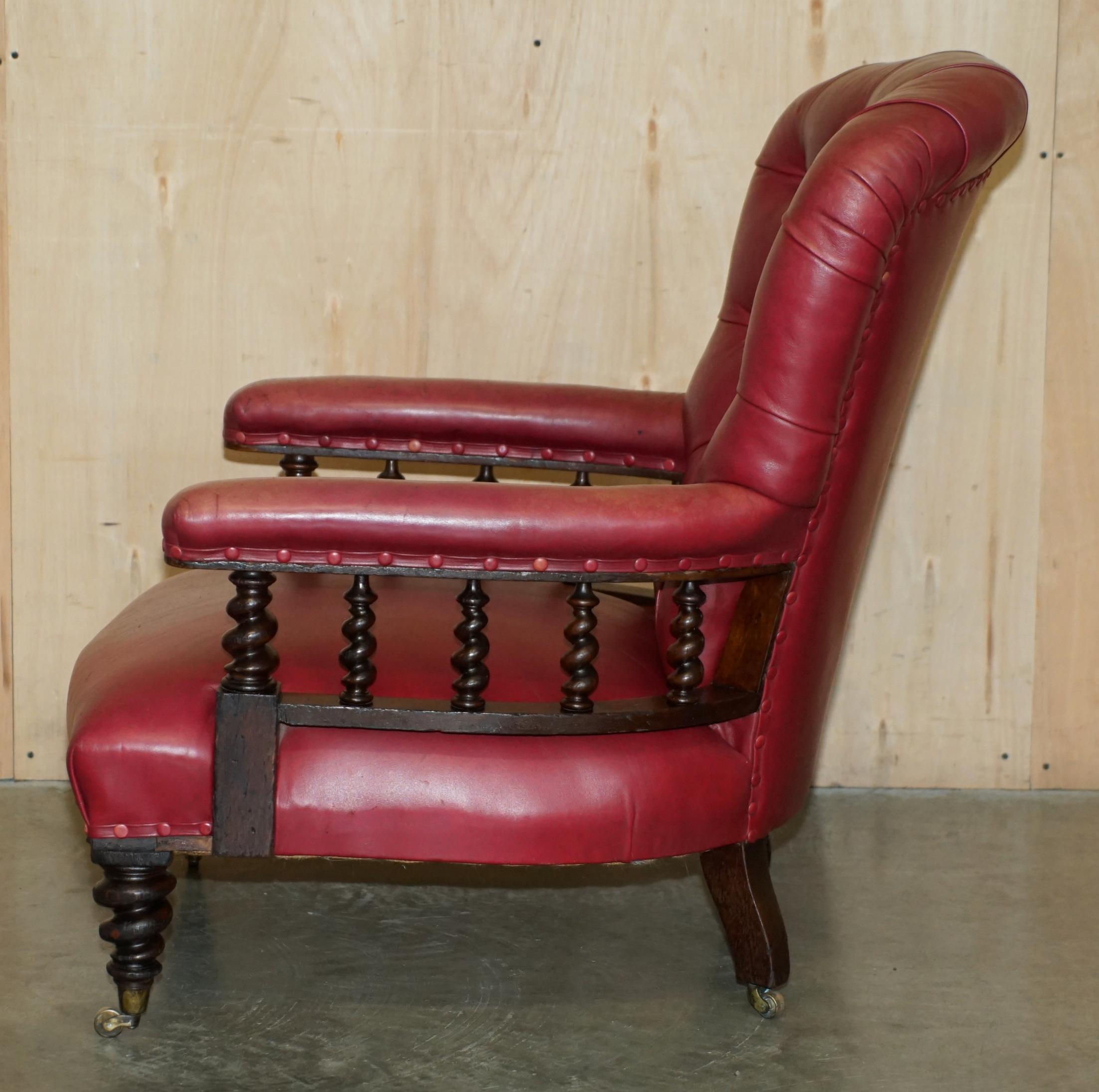 FAUTEUIL WILLIAM IV 1830 CHESTERFIELD TUFTED BARLEY TWIST FRAME LEATHER ARMCHAIR en vente 8