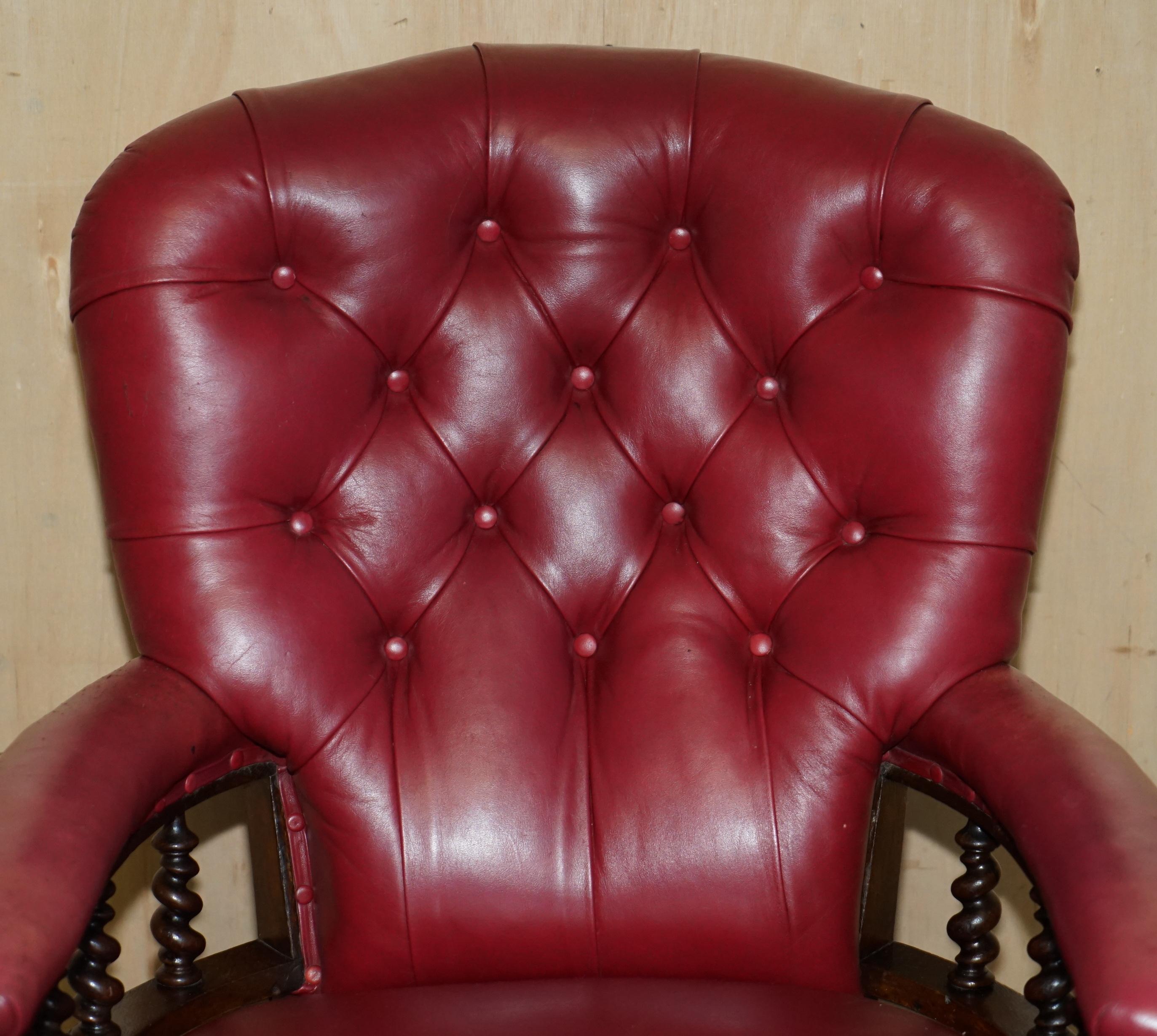 William IV FAUTEUIL WILLIAM IV 1830 CHESTERFIELD TUFTED BARLEY TWIST FRAME LEATHER ARMCHAIR en vente