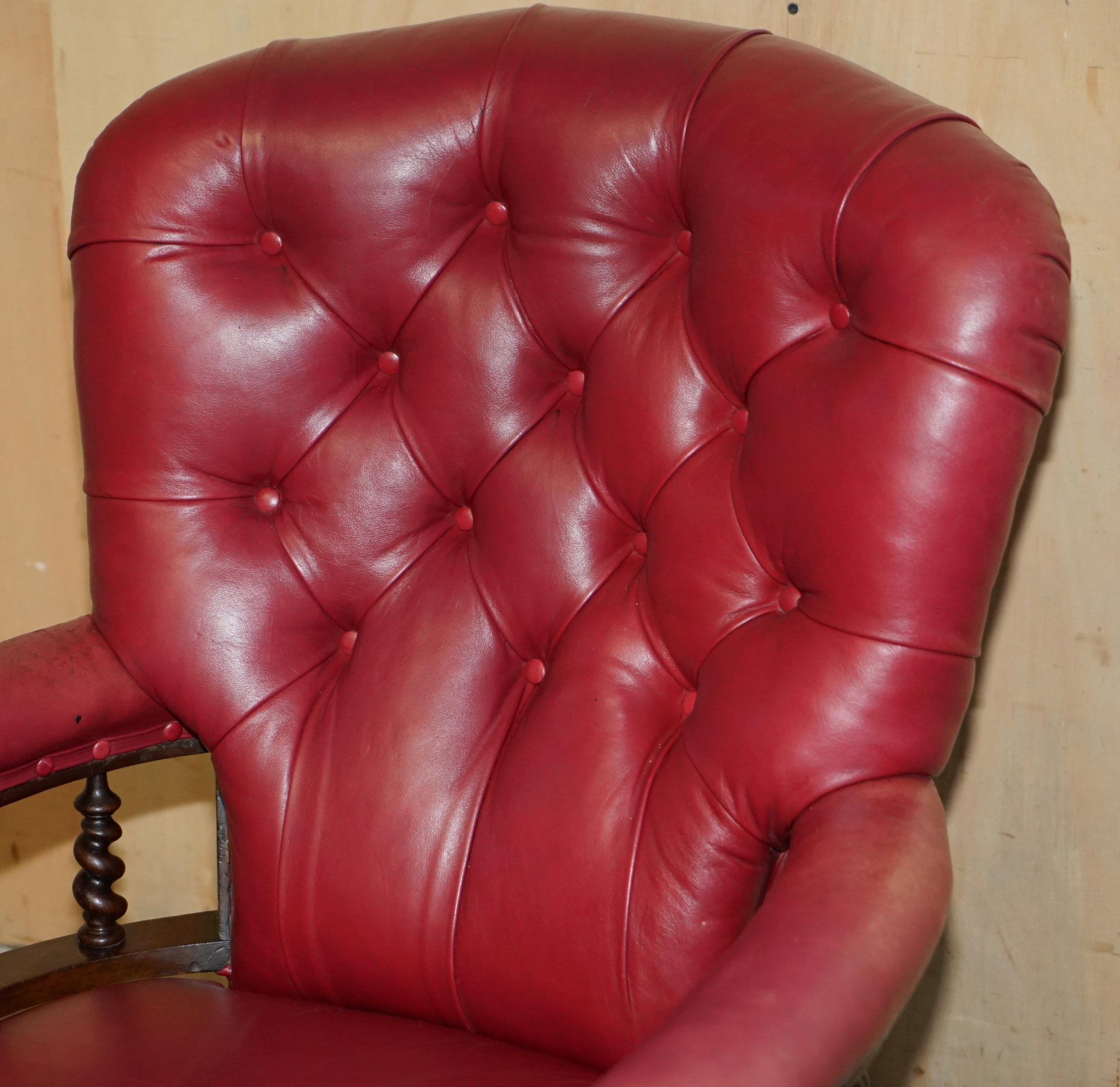 Anglais FAUTEUIL WILLIAM IV 1830 CHESTERFIELD TUFTED BARLEY TWIST FRAME LEATHER ARMCHAIR en vente