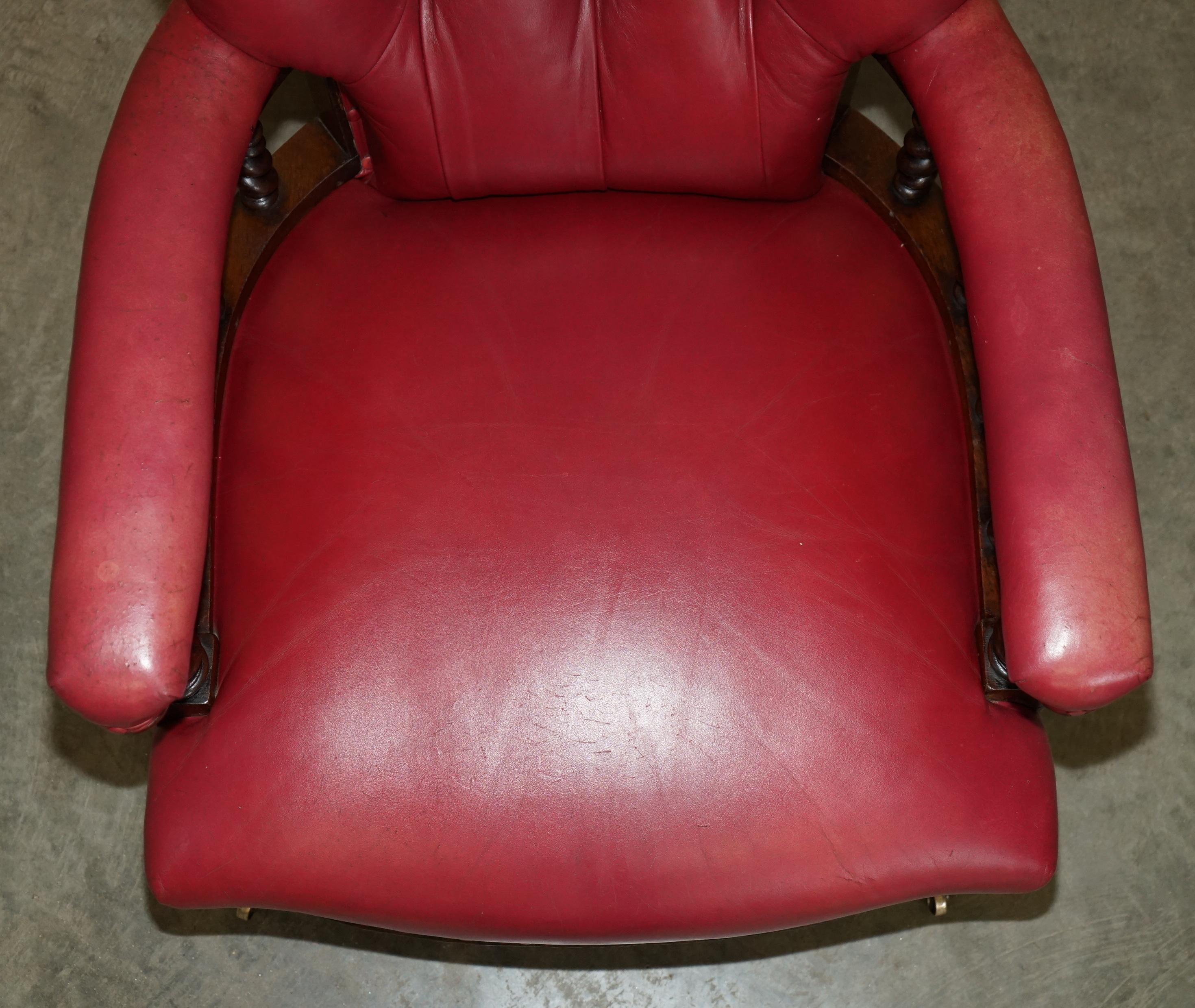 FAUTEUIL WILLIAM IV 1830 CHESTERFIELD TUFTED BARLEY TWIST FRAME LEATHER ARMCHAIR Bon état - En vente à West Sussex, Pulborough